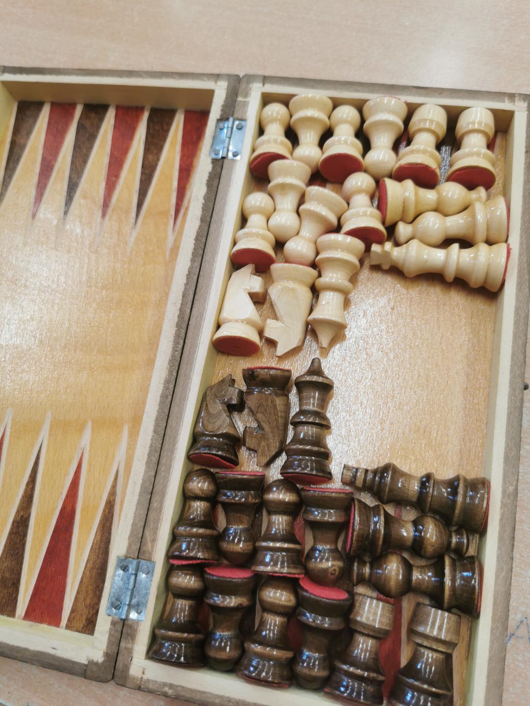 What goes here? 🤔 r/AnarchyChess