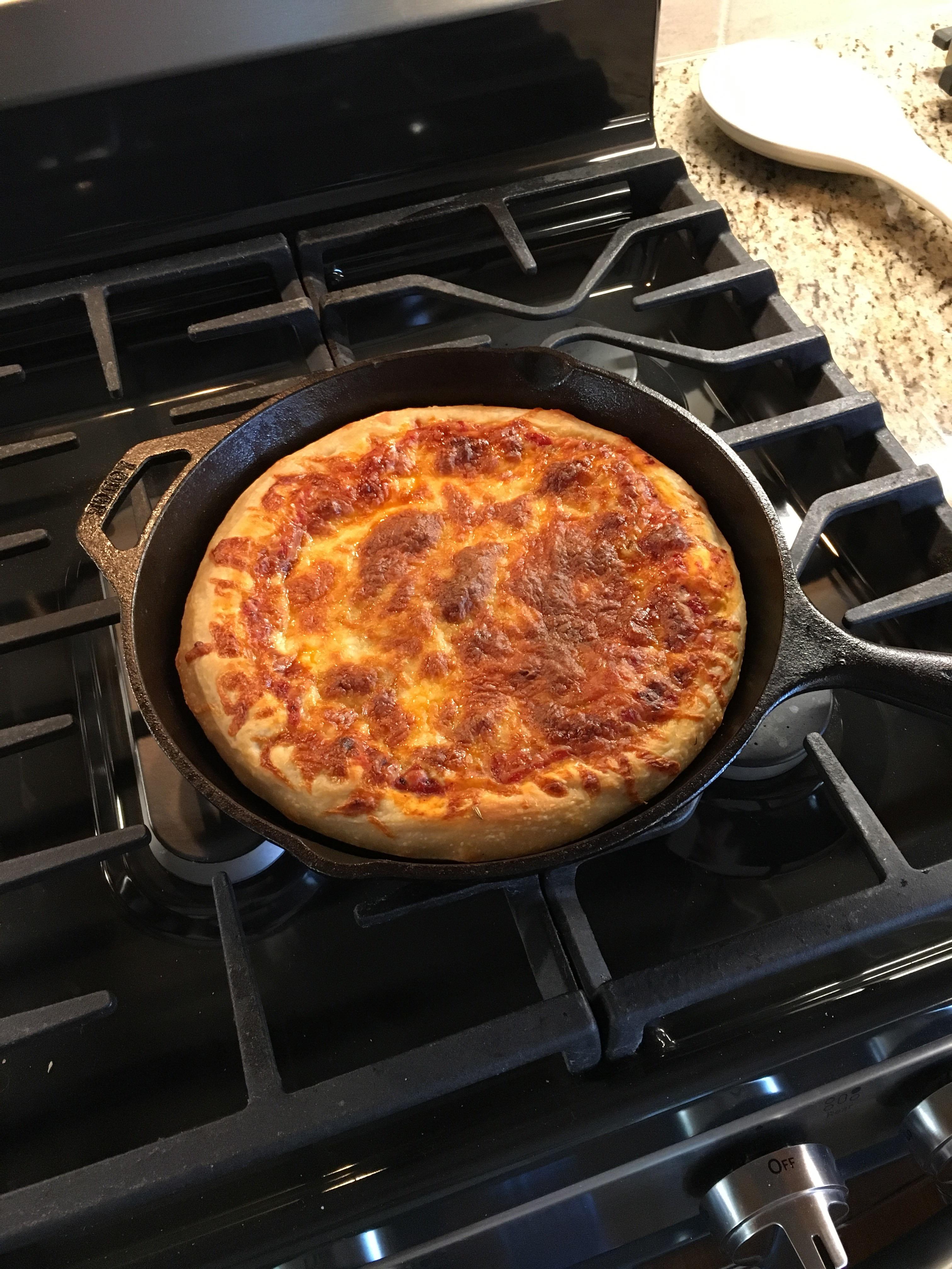 Deep Dish Pizza! r/castiron