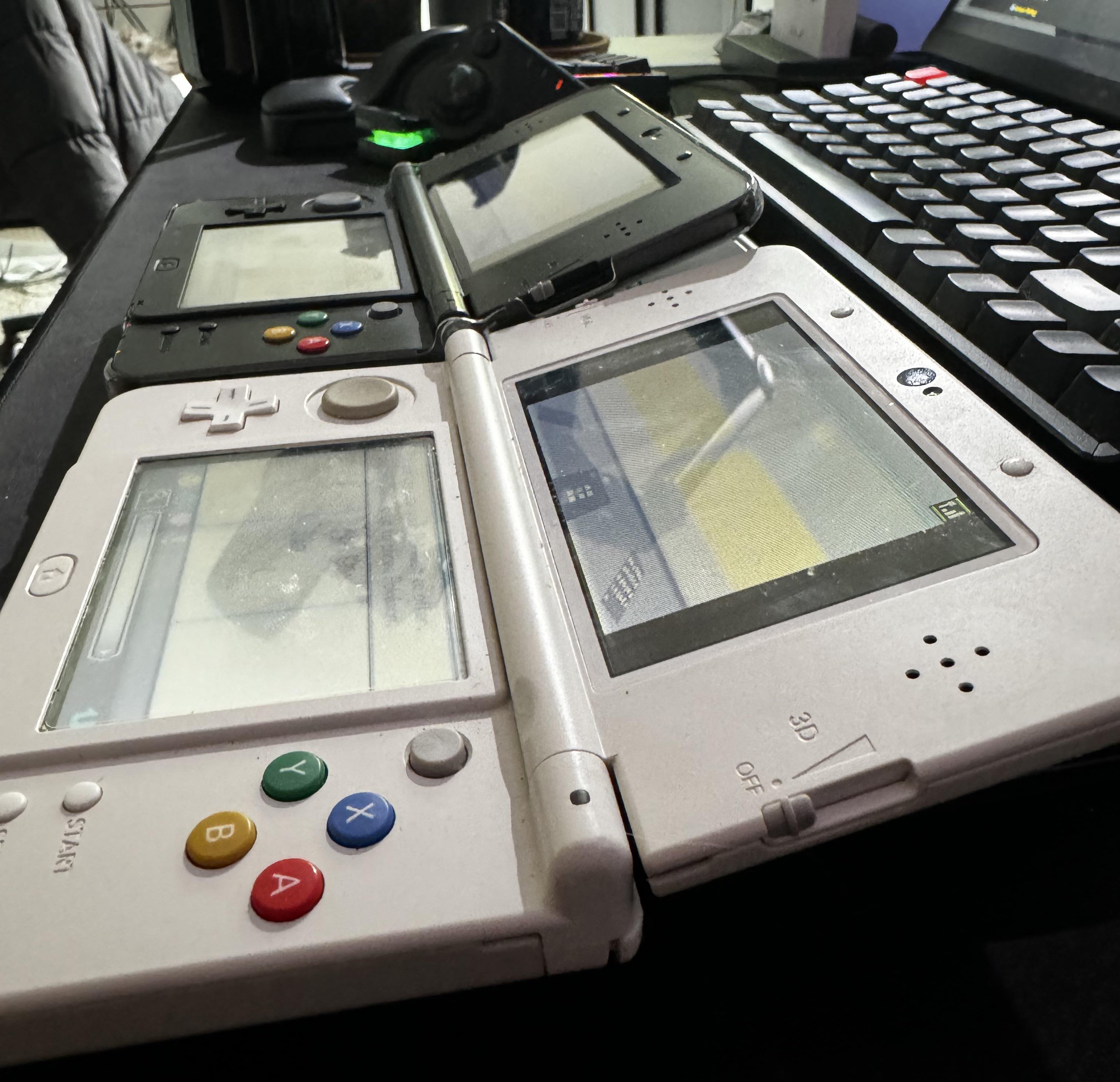 Hinges rest at different angles? r/3DS