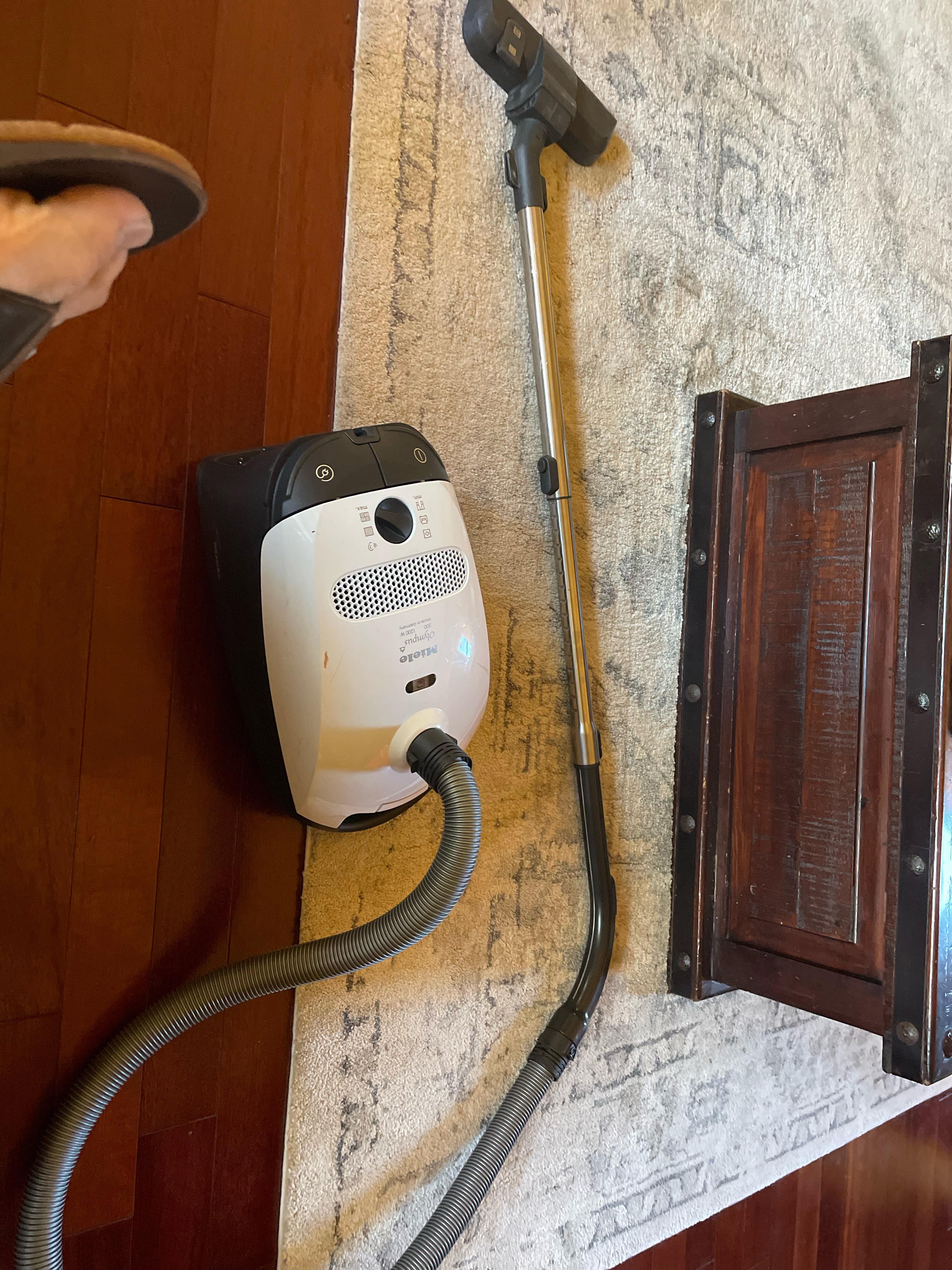 I just wanna give a shoutout to Míele vacuums. (Whilst not made in USA