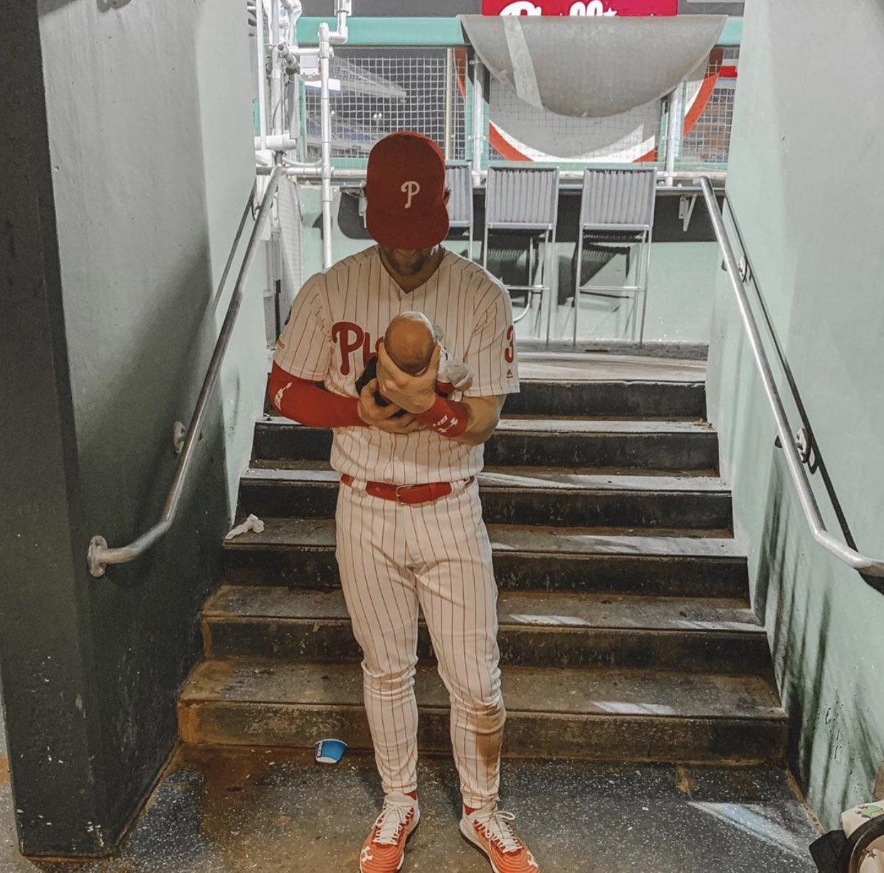 Bryce Harper uses his newfound dad strength to crush his 29th homer of