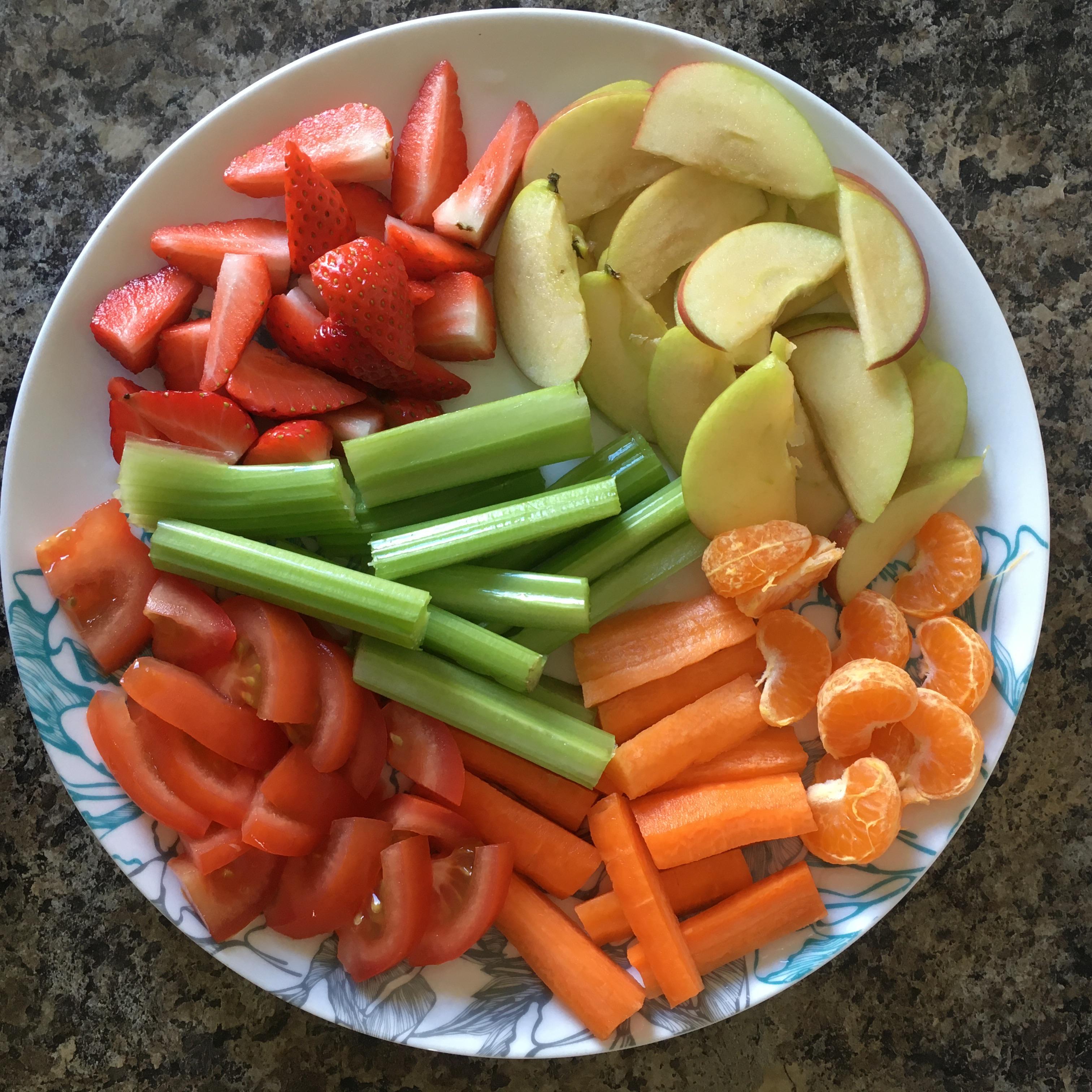 fruit + veg platter for the volume eaters (150 cal) r/safe_food