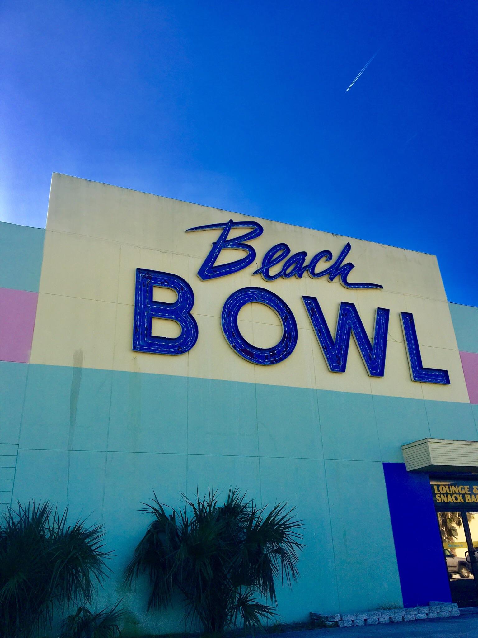 Bowling alley I saw in Jacksonville, FL r/VaporwaveAesthetics