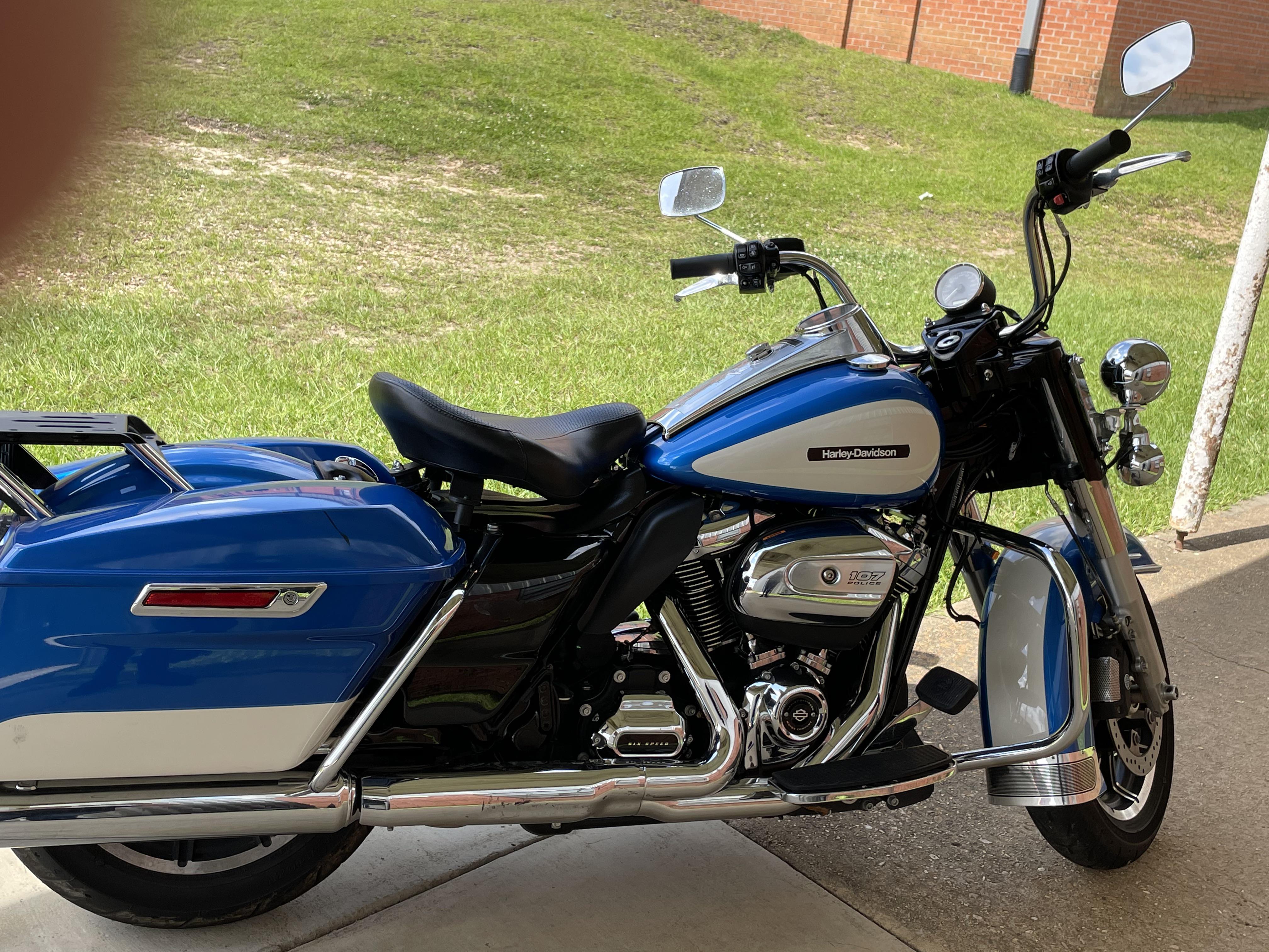 First post. My 4th Harley. 2018 Road King Police r/Harley