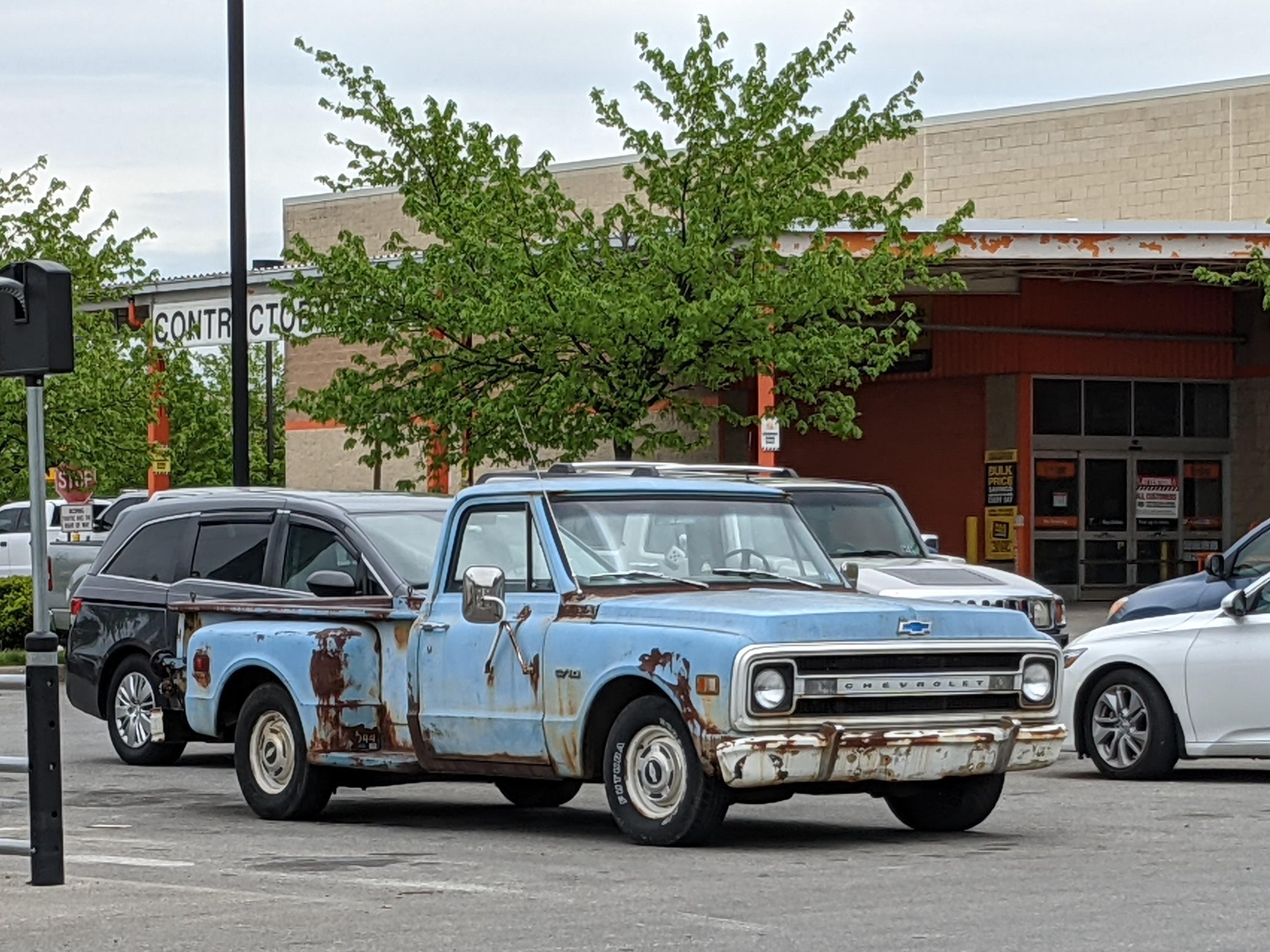 Spotted in the wild Home Depot near Conshohocken, PA r/ChevyTrucks