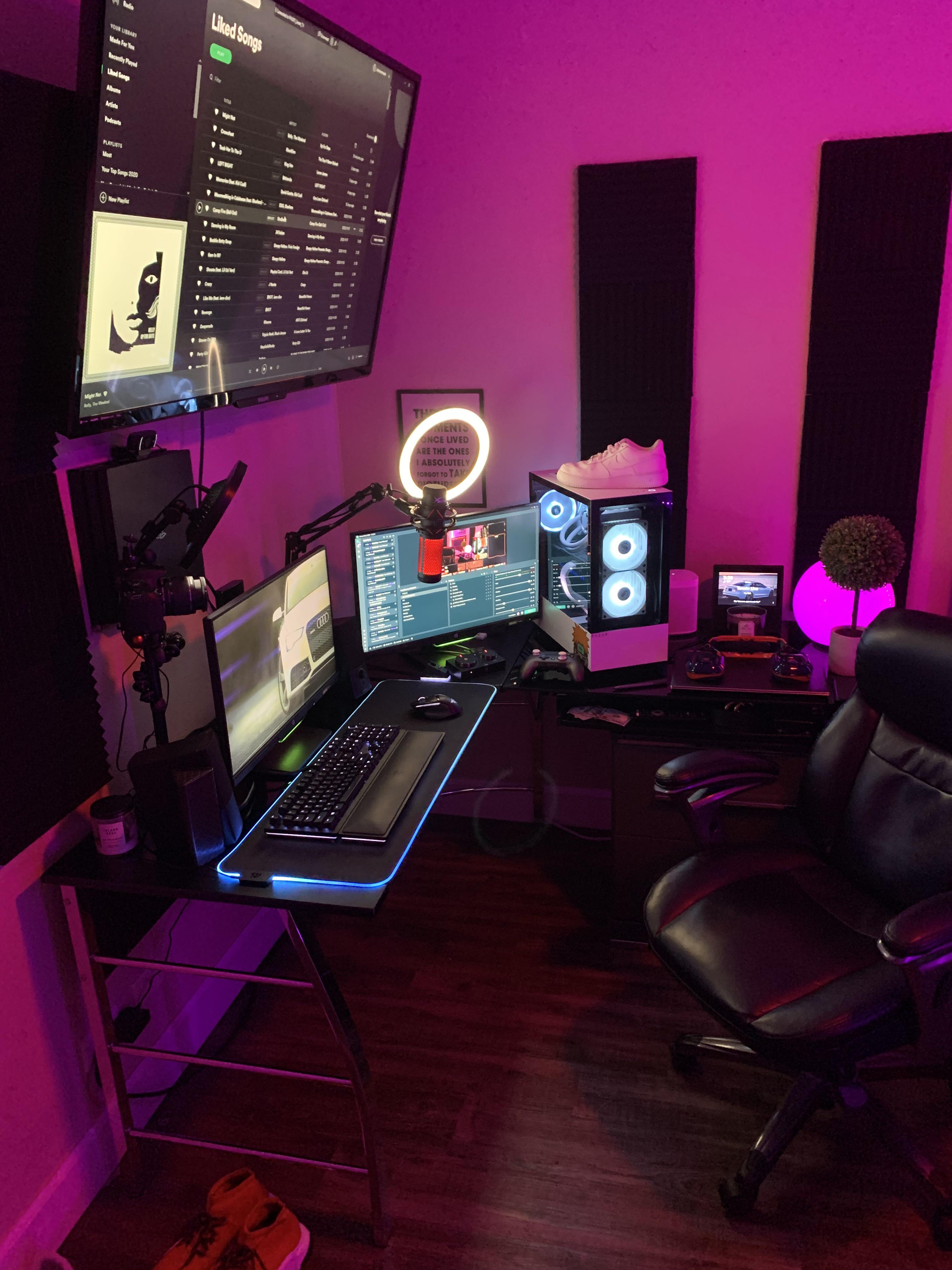 Options were limited, but I’m happy with this glass desk setup r