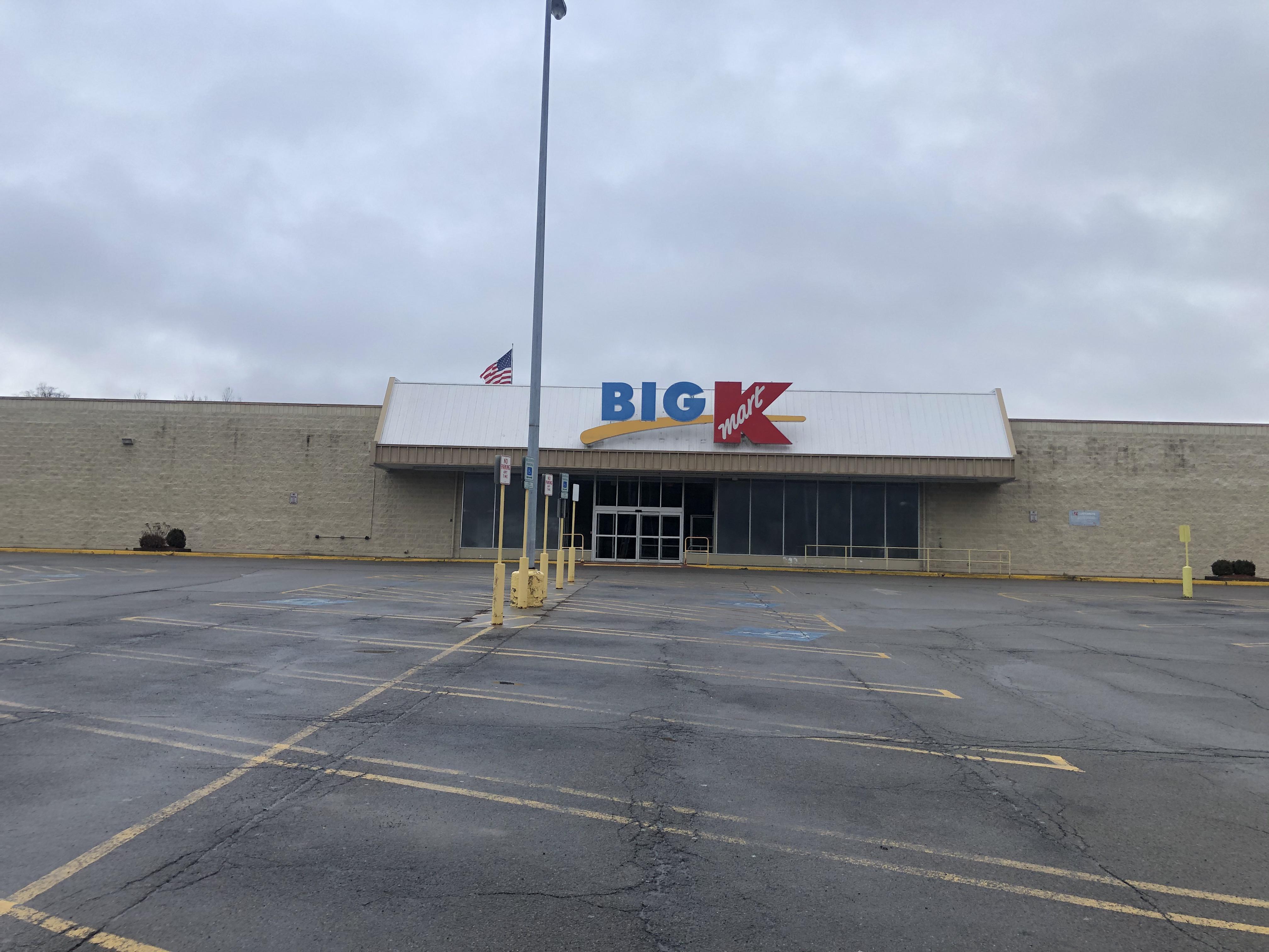 Another Kmart store closed [4032x3024] r/AbandonedPorn