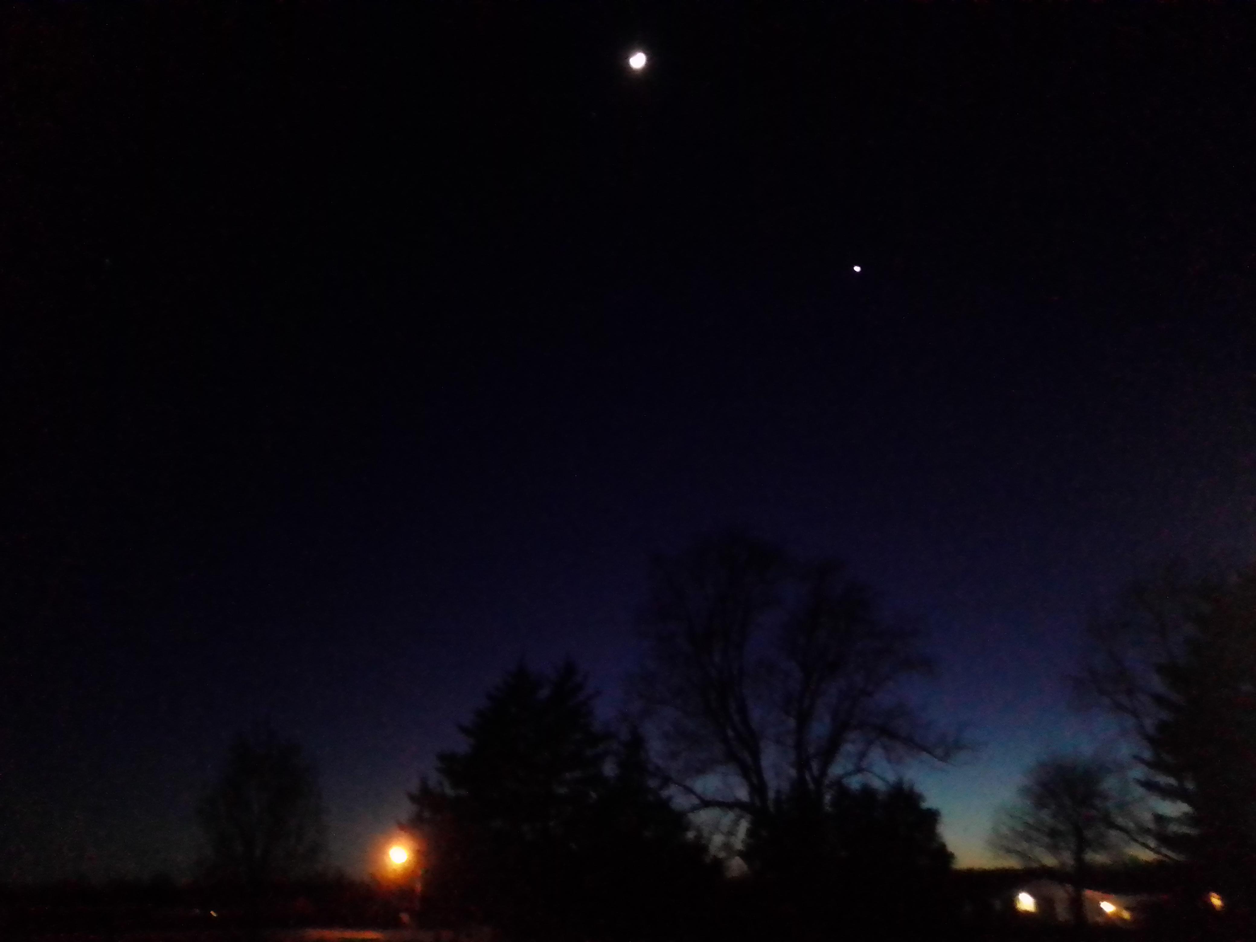 Picture I took of the night sky(sorry for bad quality) r/pics