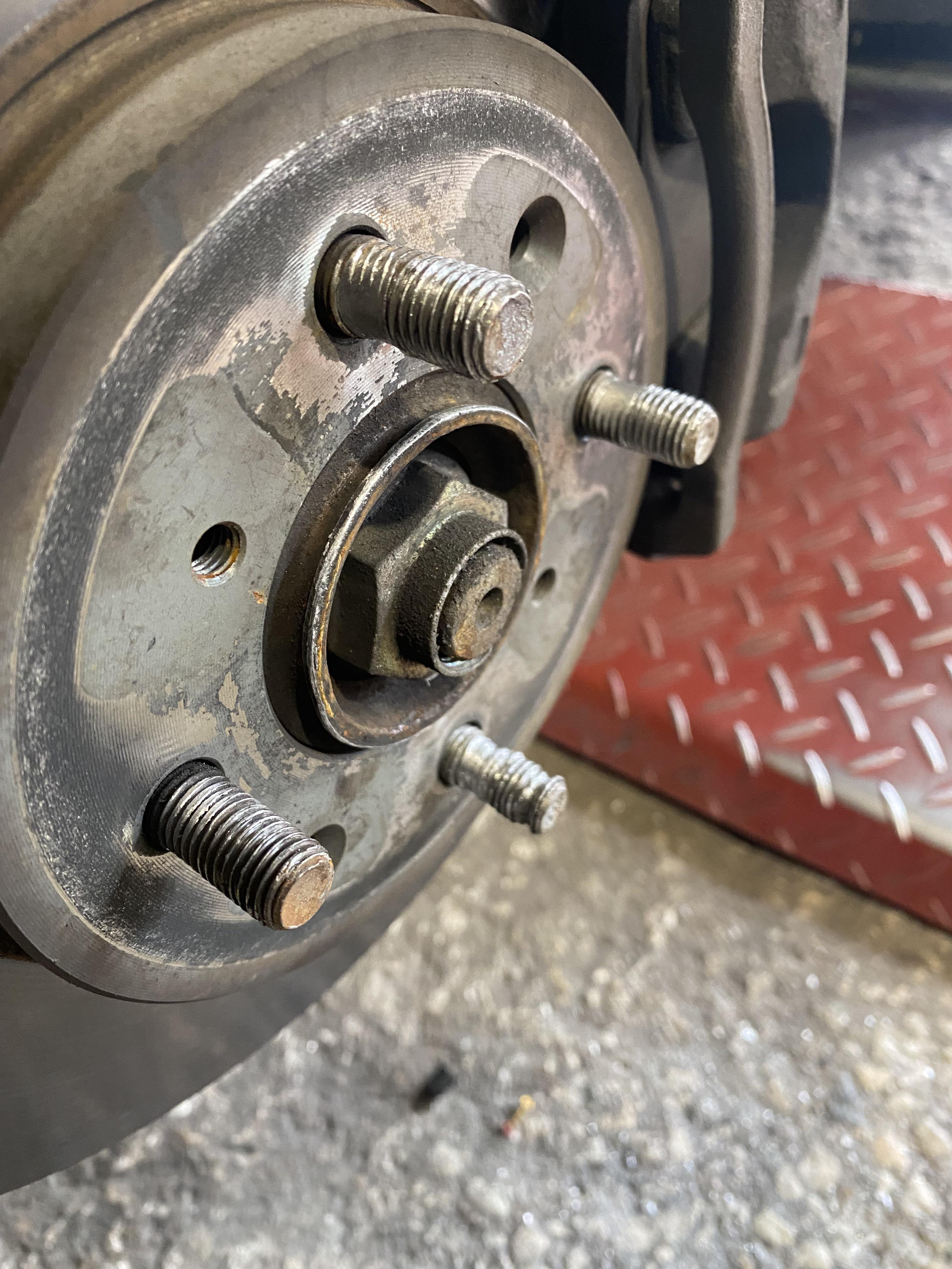 Bottom stud spun freely with a seized lug on it. Wear on other studs