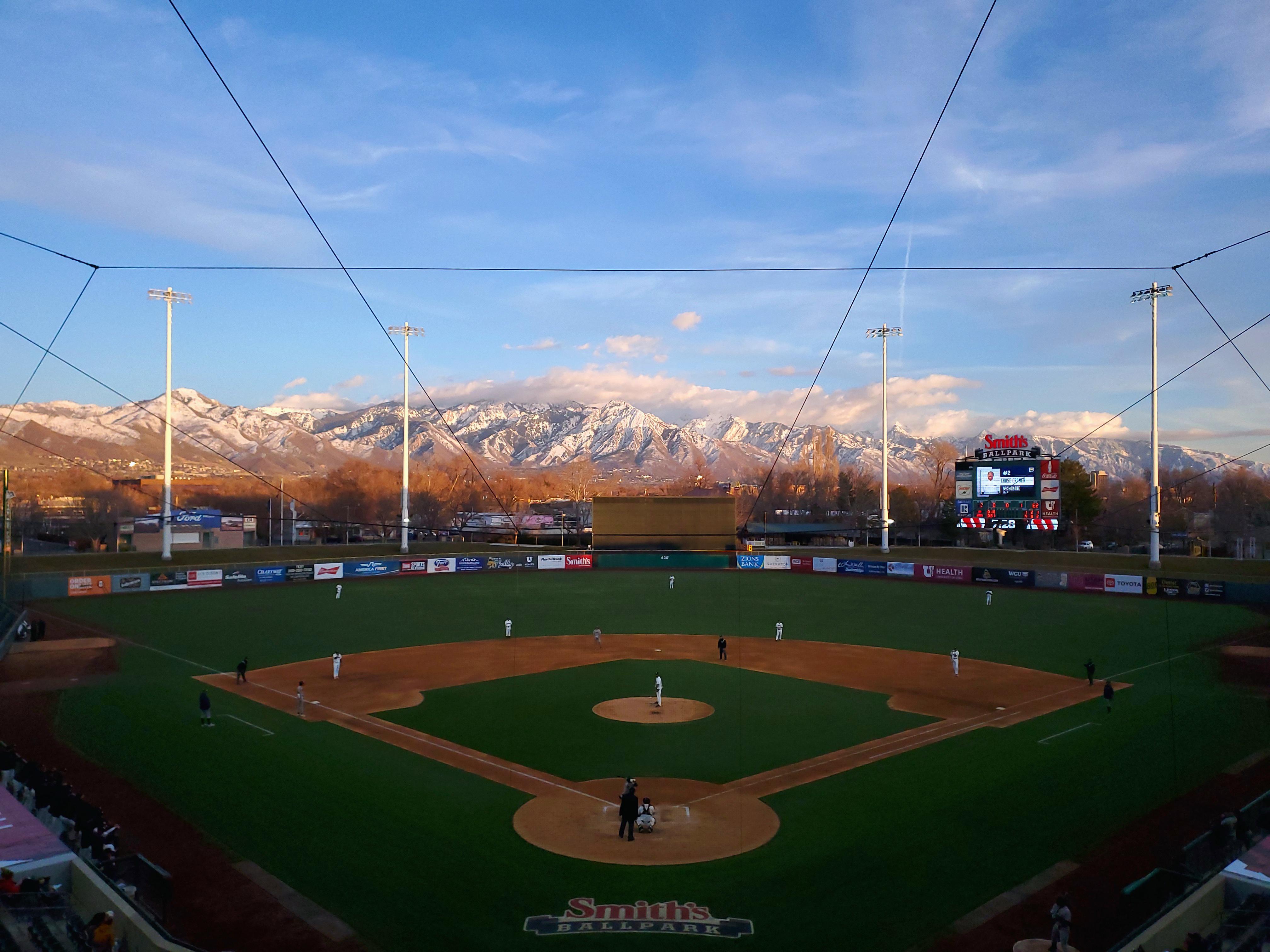 Chilly evening in SLC. U of Utah vs Northern Colorado. r/baseball