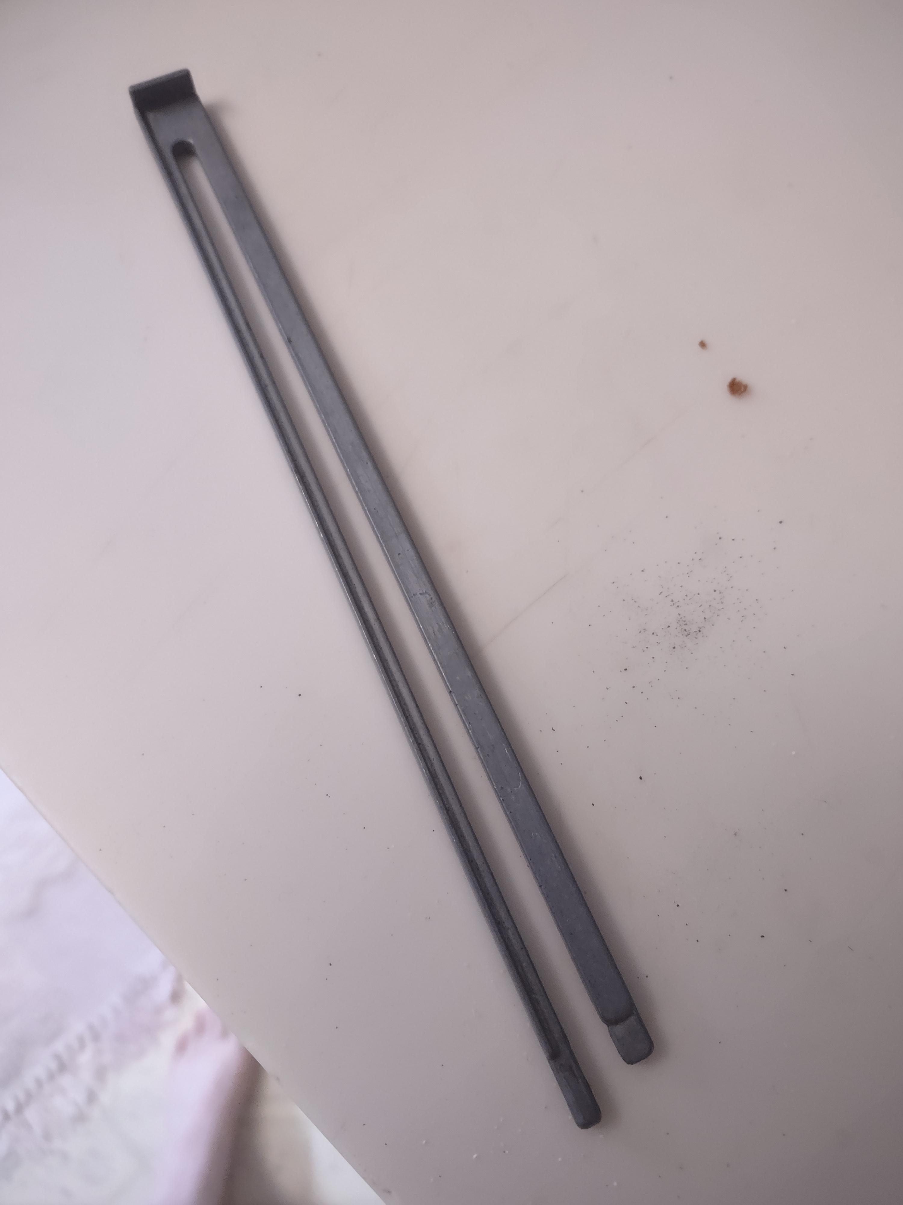 Metal object. 8in long. 1/4in thick. No marks. Doesn't vibrate if