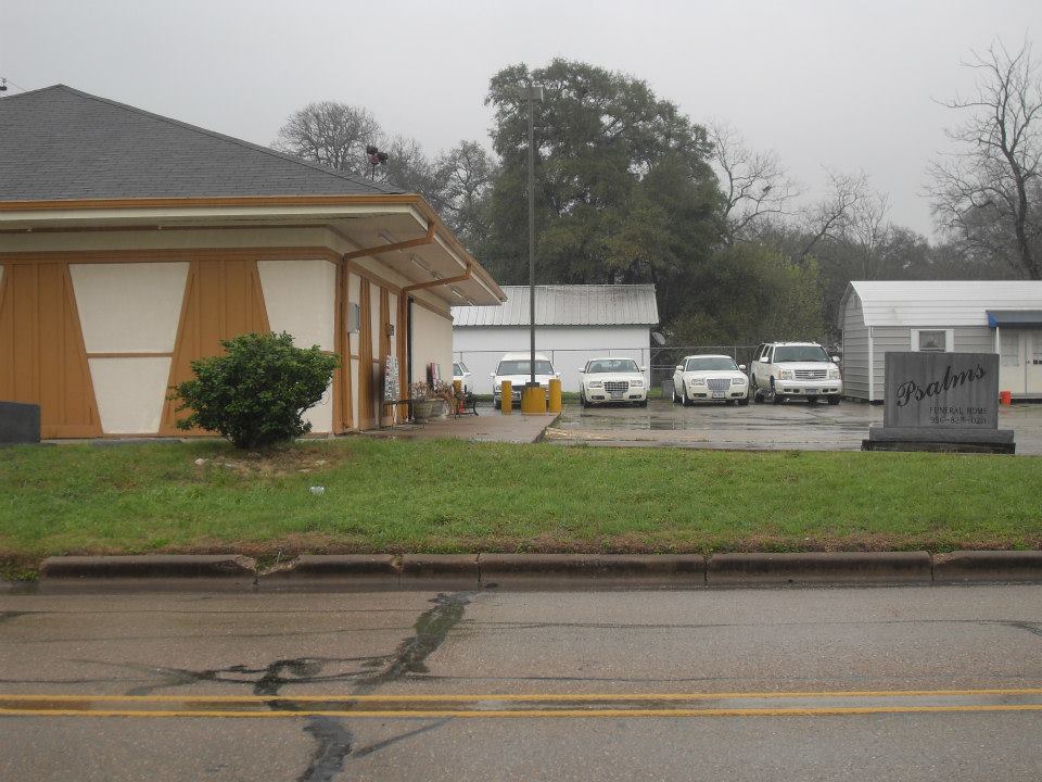 Psalms Funeral Home in Navasota, TX r/FormerPizzaHuts