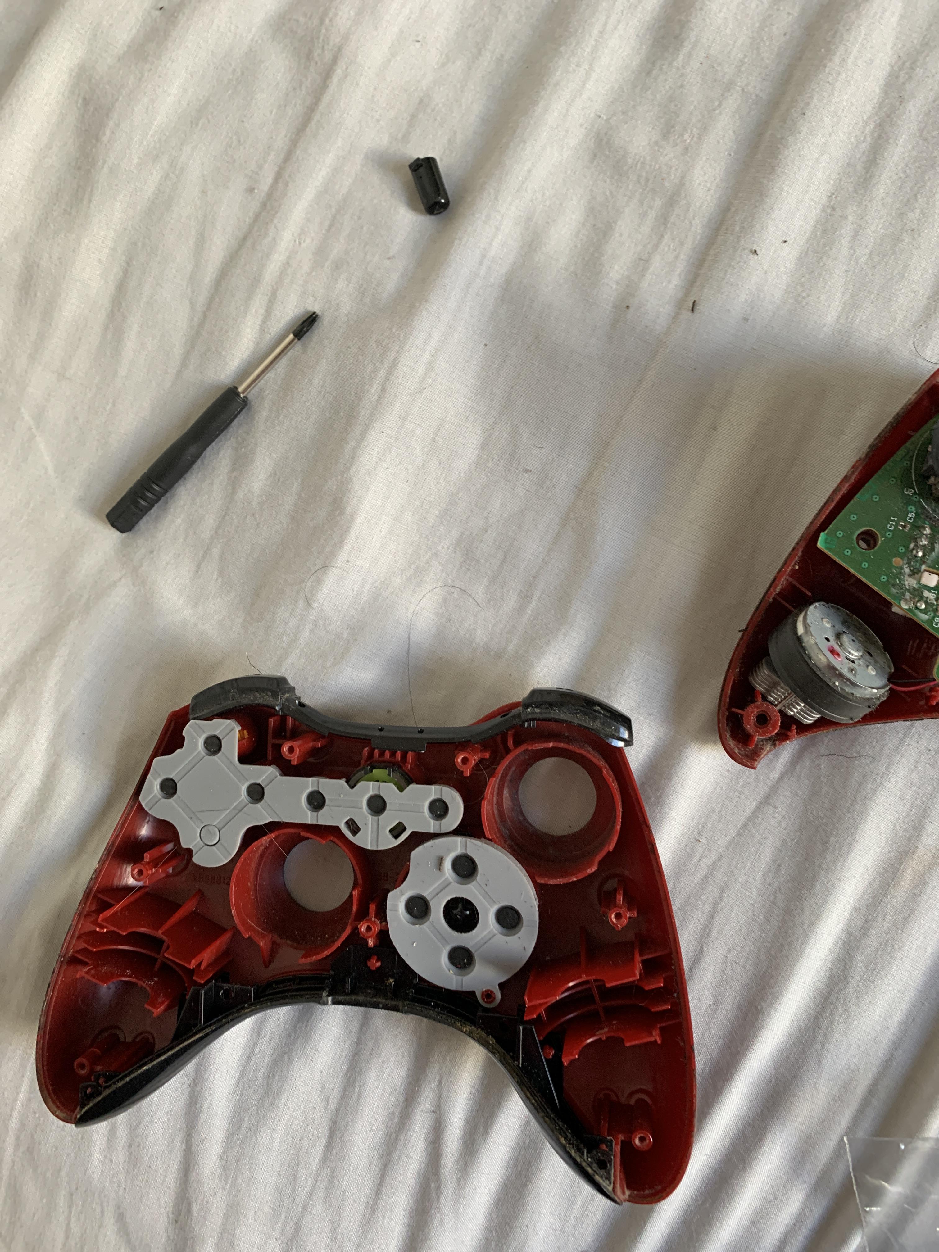 First time taking apart a controller. The bumper part at the top isn’t