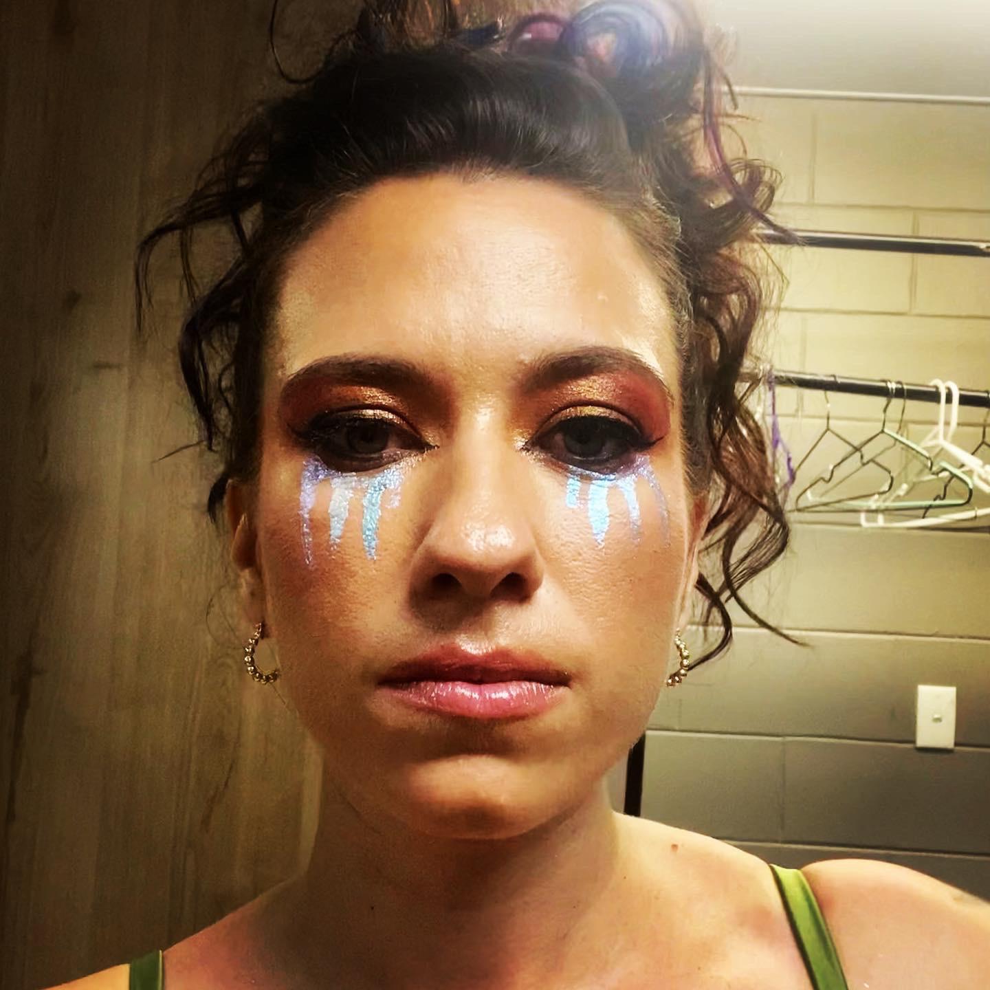 Get The ‘Glitter tears for music video clip shoot (Darwin, Aus)’ Look