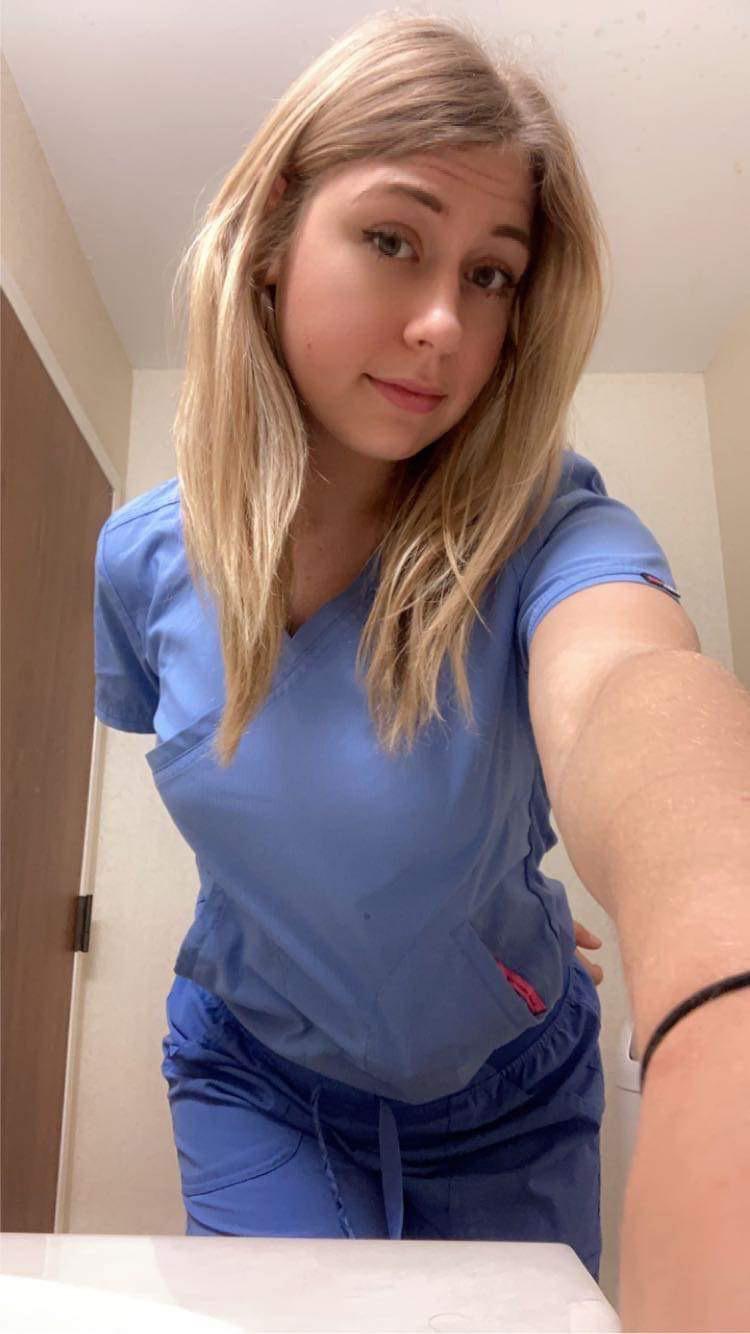 Nurse aide selfie. Hope you enjoy your day reddit friends💘 I will certainly try my best too : r