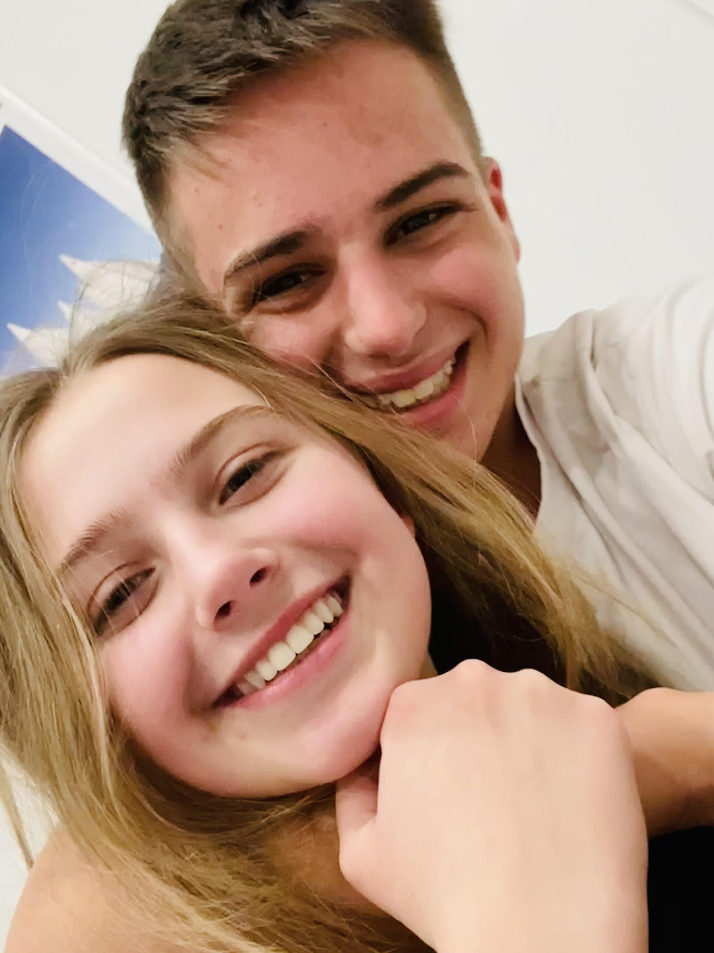 I finally got a girlfriend! r/teenagers