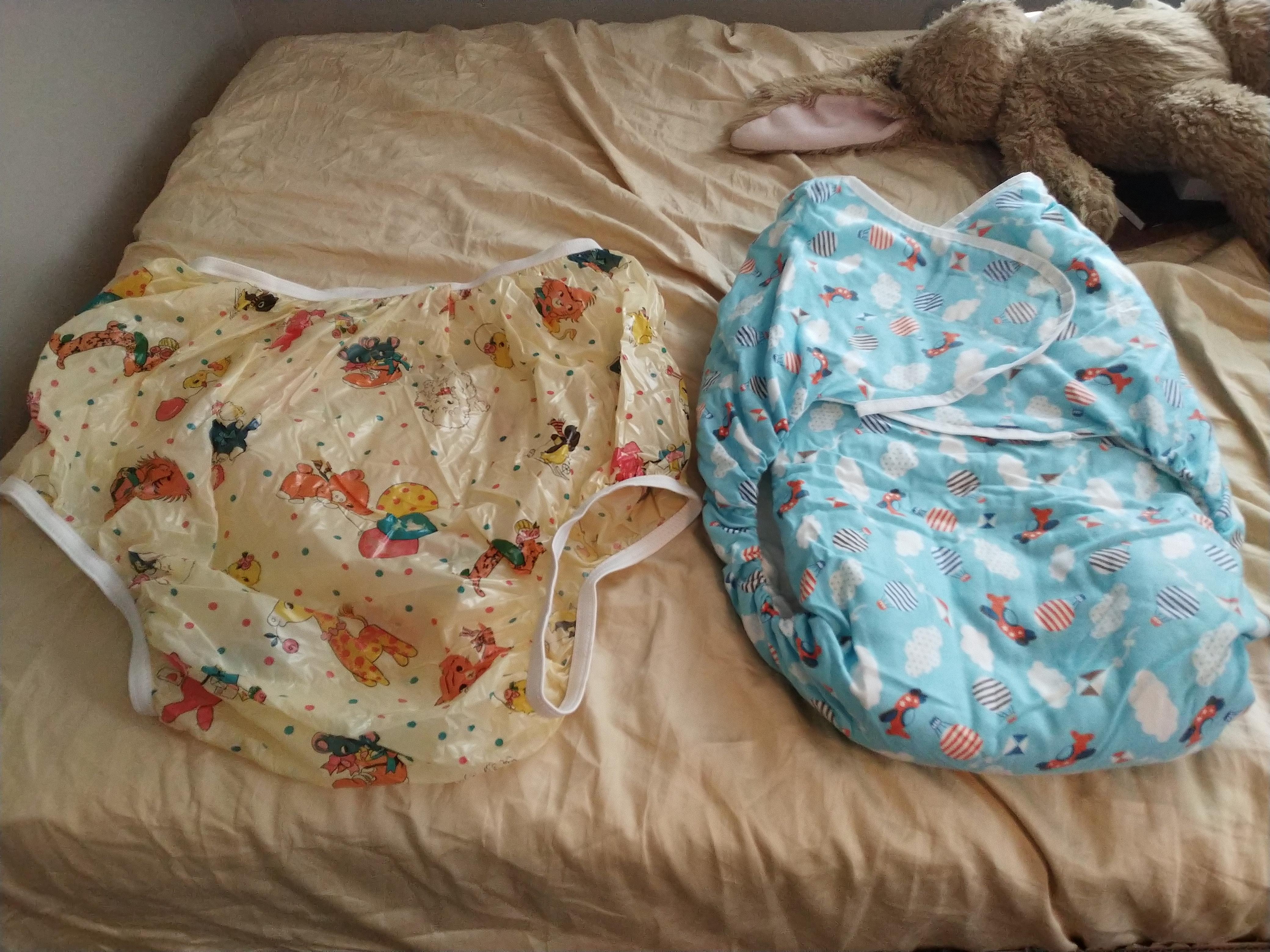 Got a new cloth diaper and plastic pants today r/ABDL