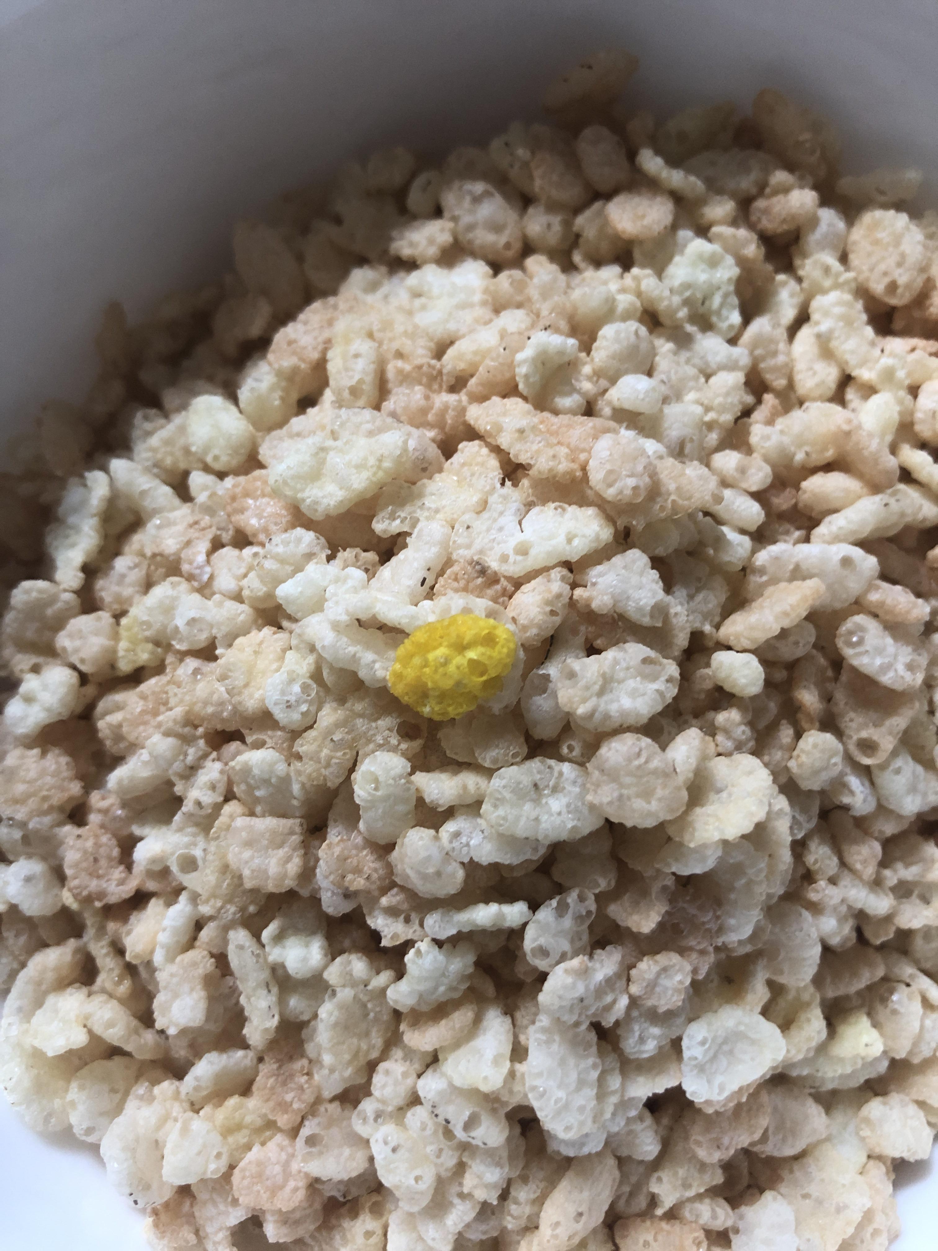My bowl of rice crispys had one yellow one r/mildlyinteresting