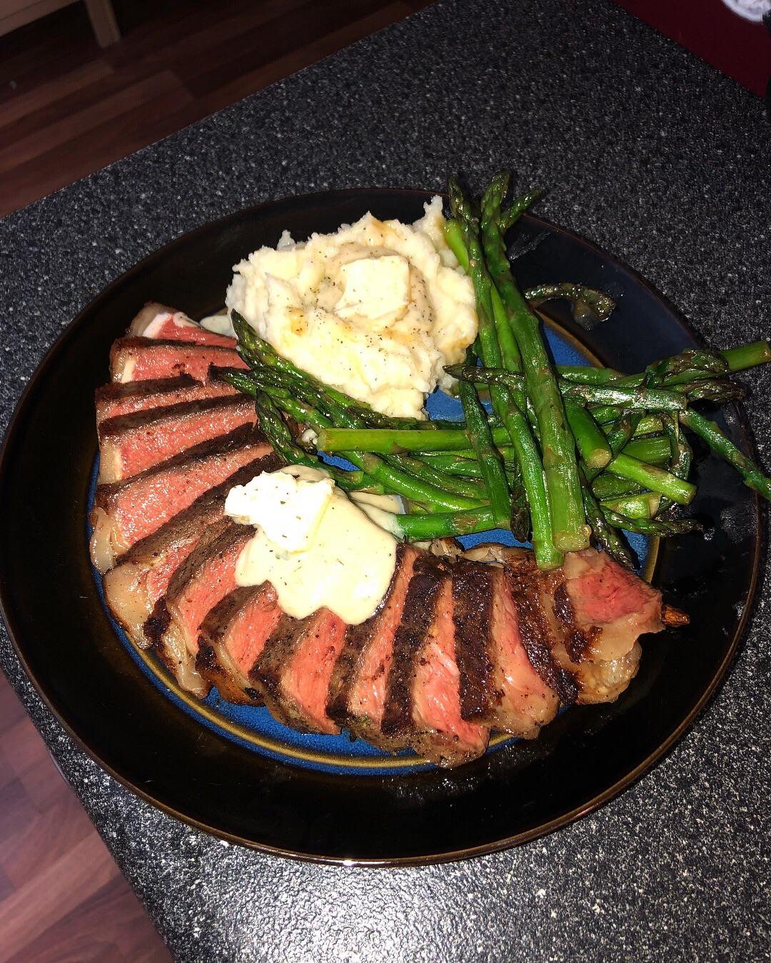 [Homemade] New York Strip Steak with Garlic herb butter, Gouda mashed