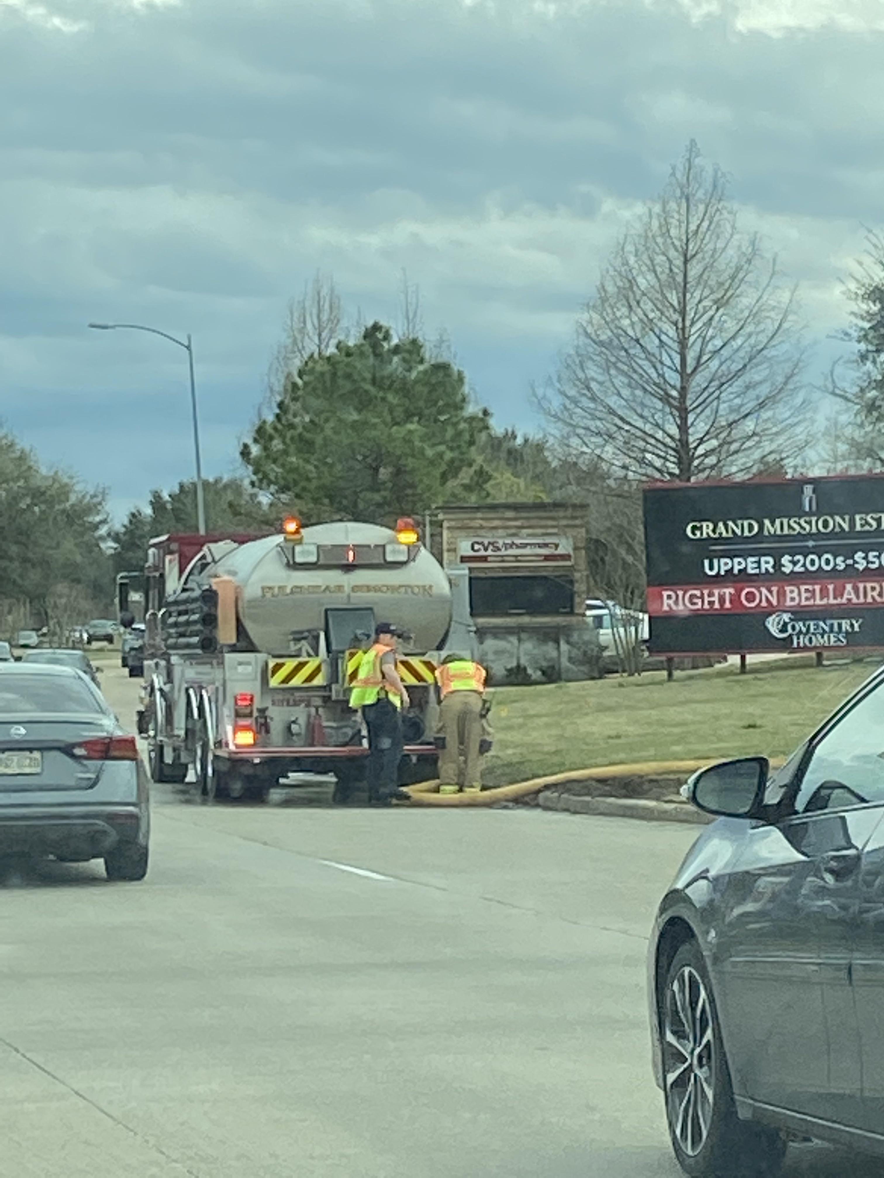 Fulshear fire department tanker on scene of a 2 alarm fire r/FireTrucks