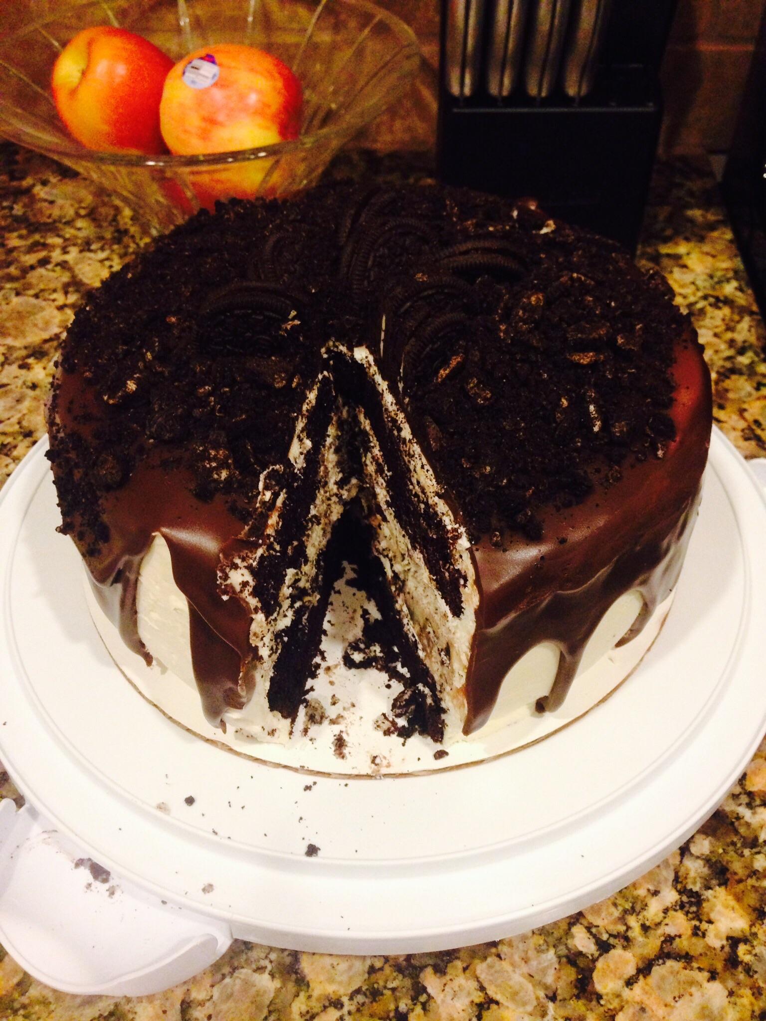 [Homemade] Oreo Cheesecake Cake with Chocolate Ganache and Oreo Crumble