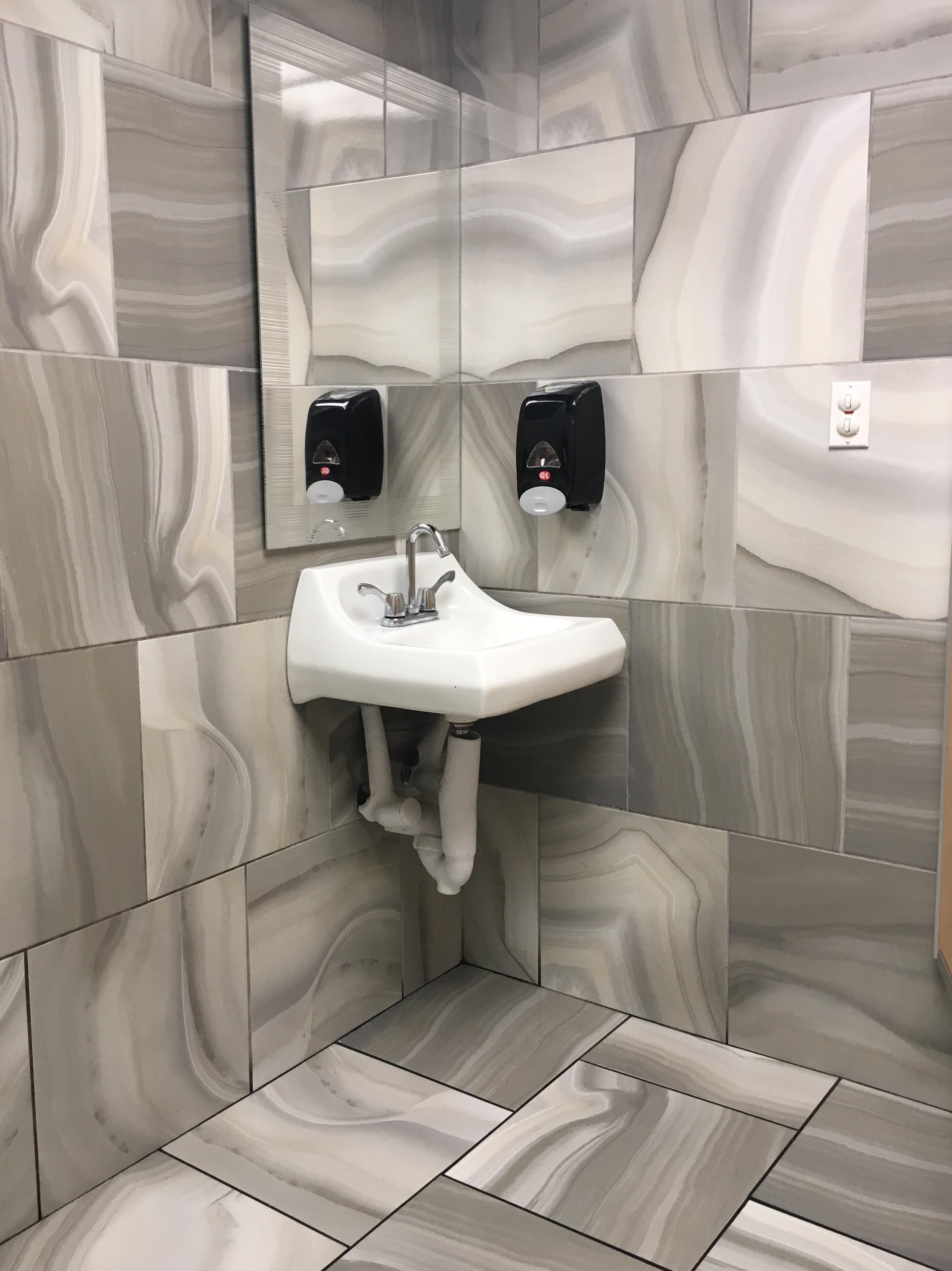 This bathroom in a bar. r/pics