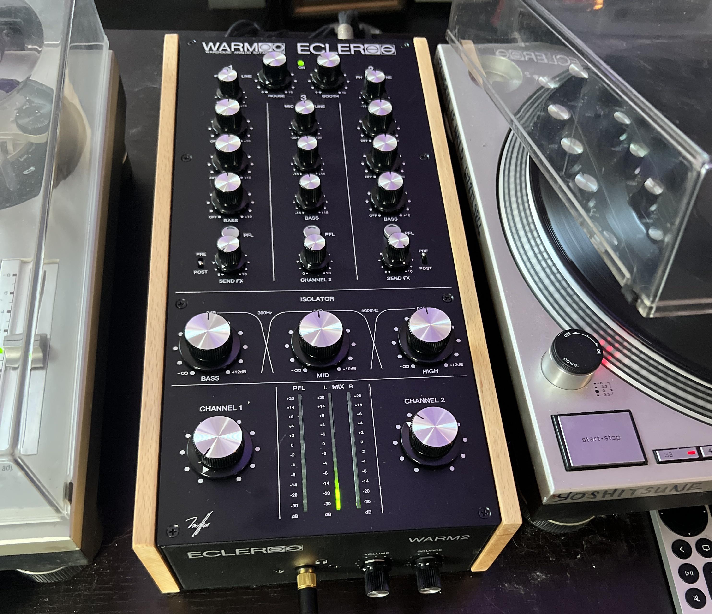 New Ecler WARM2 just arrived but both of the phono inputs only play the