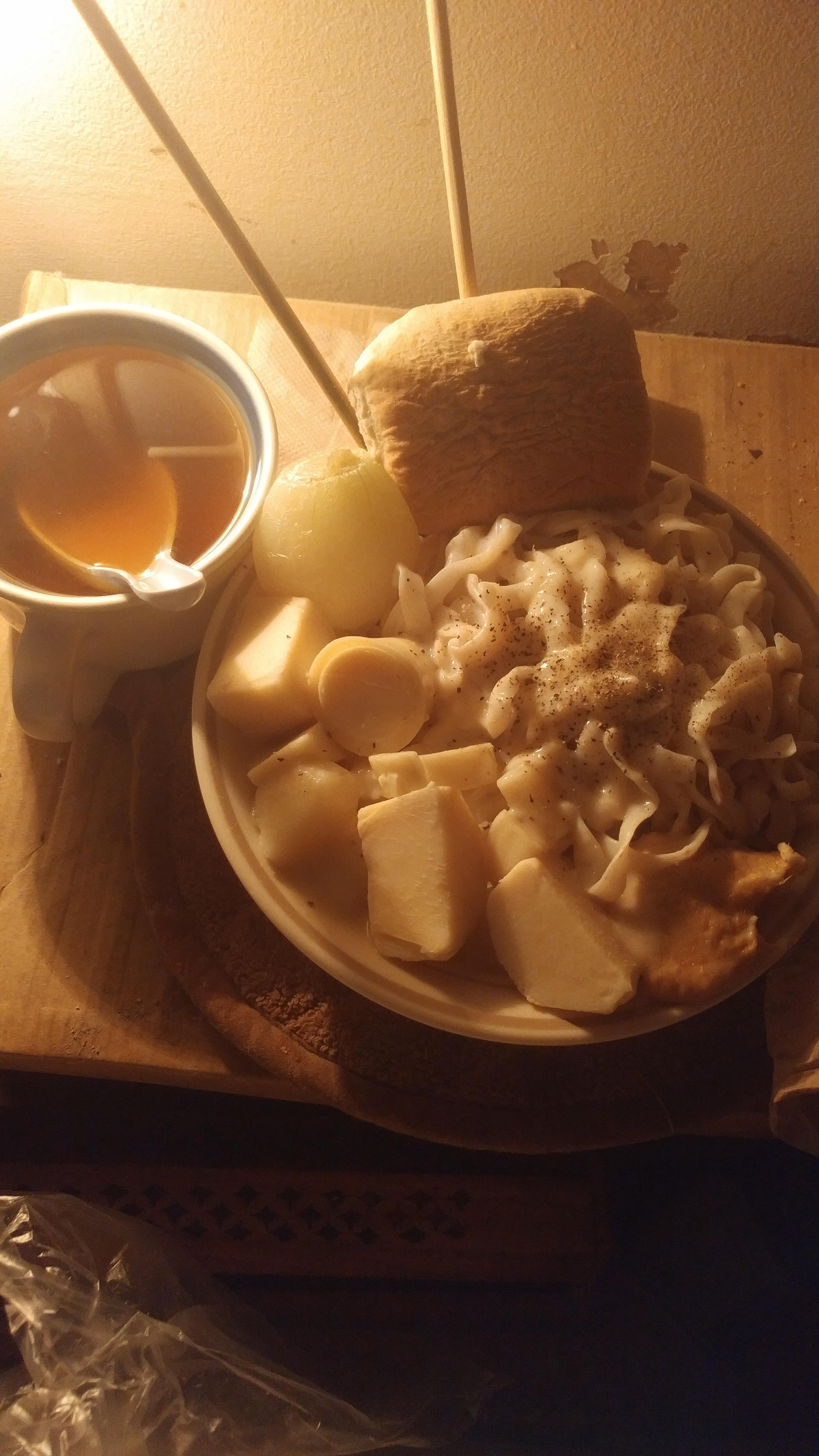 Shirataki noodles w white gravy and hearts of palm, psalm hearts broth