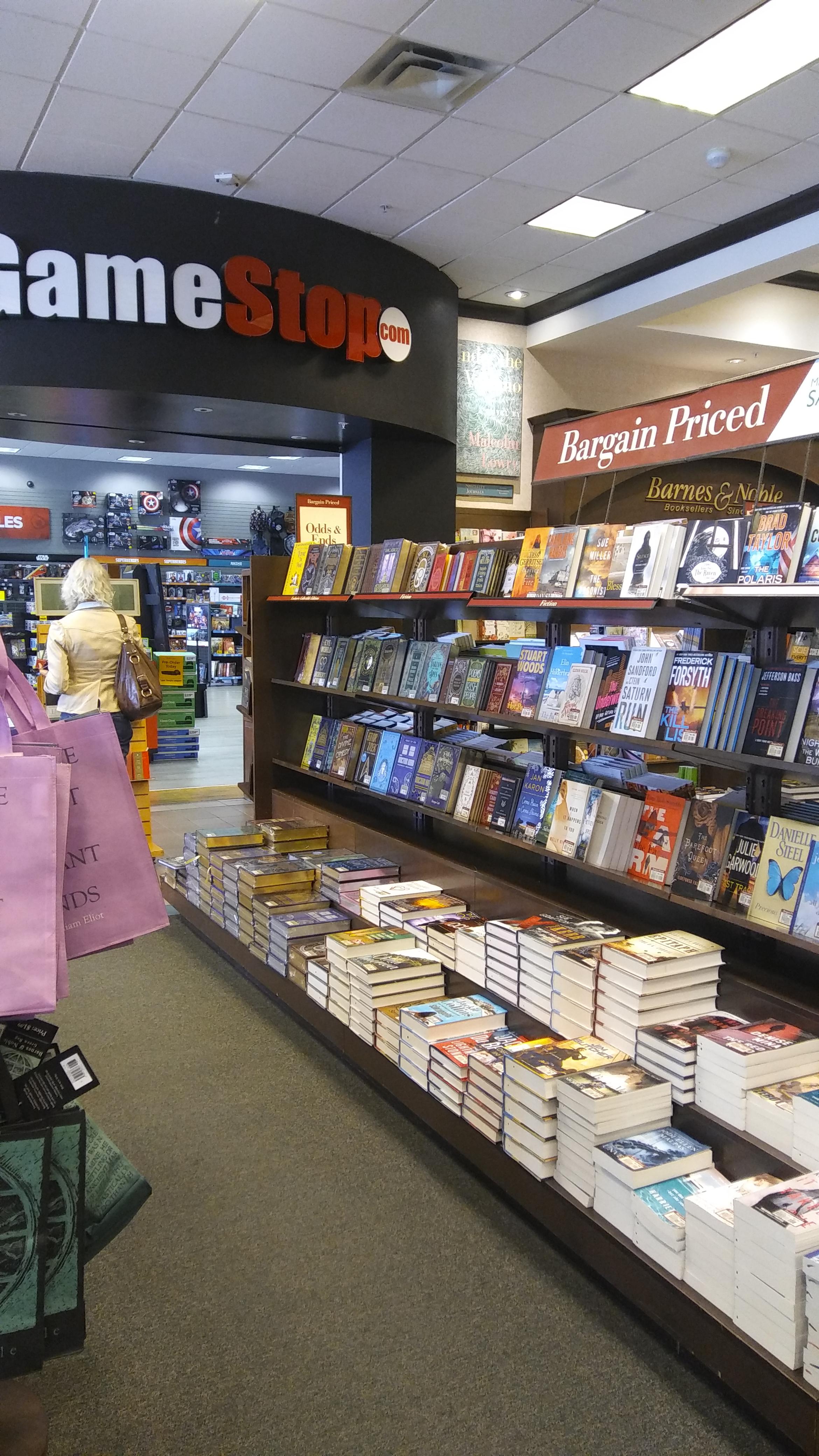 This Barnes & Noble opens into a GameStop r/mildlyinteresting