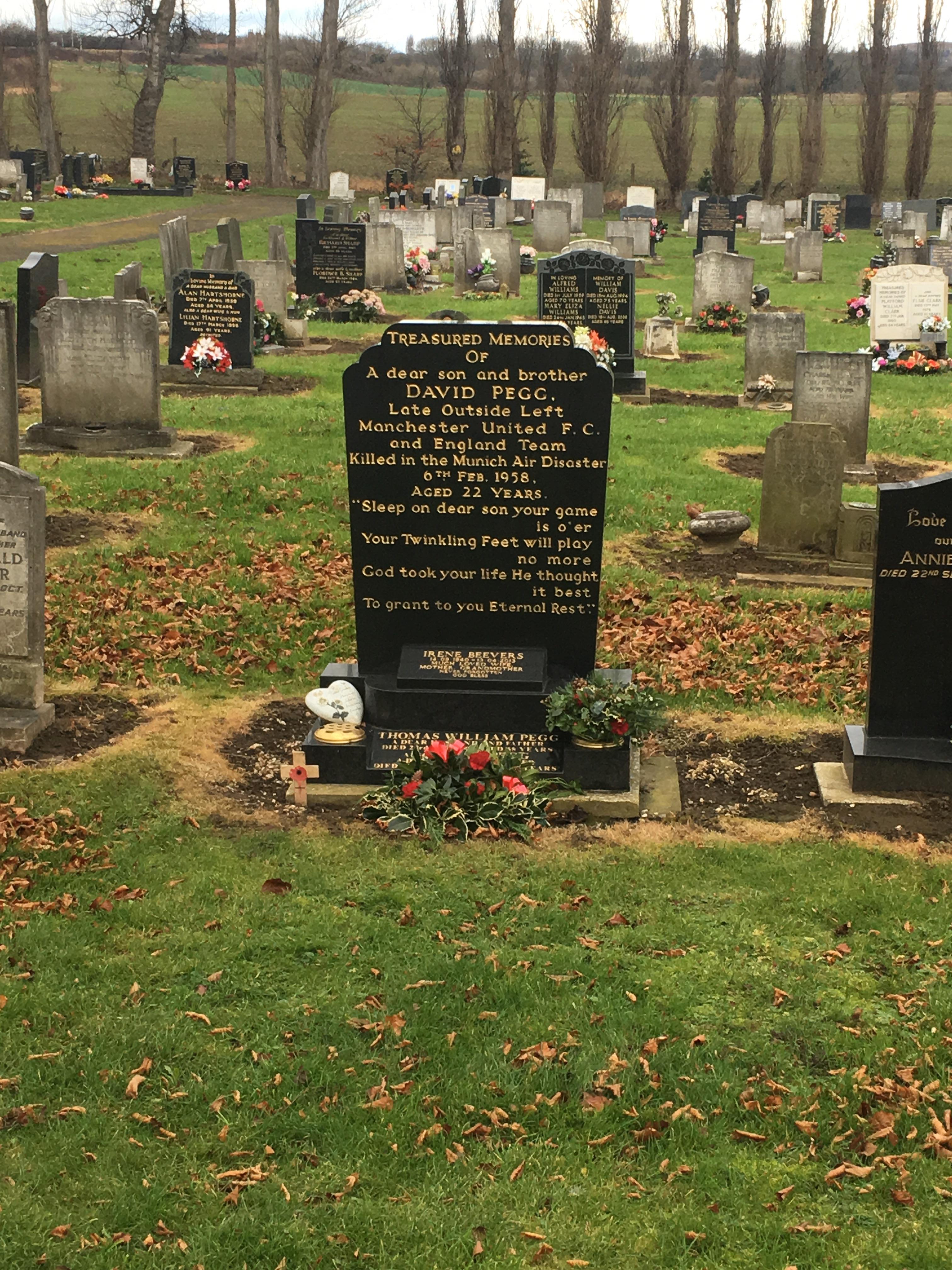 Visiting a few of the girlfriends relatives in the cemetery on Christmas Day. Stumbled upon this