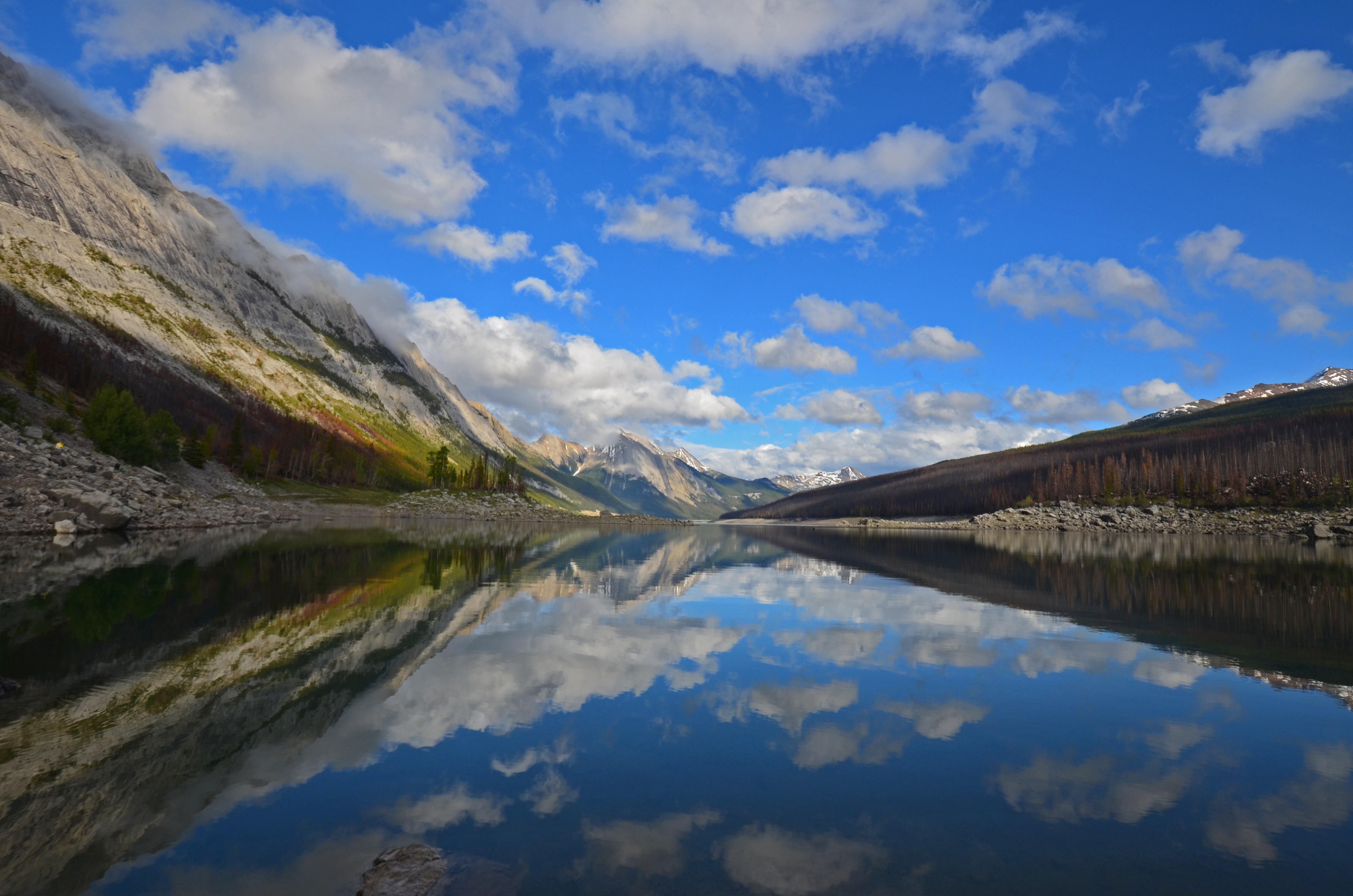 Medicine Lake, Jasper, Canada [OC] [4928X3264] r/EarthPorn