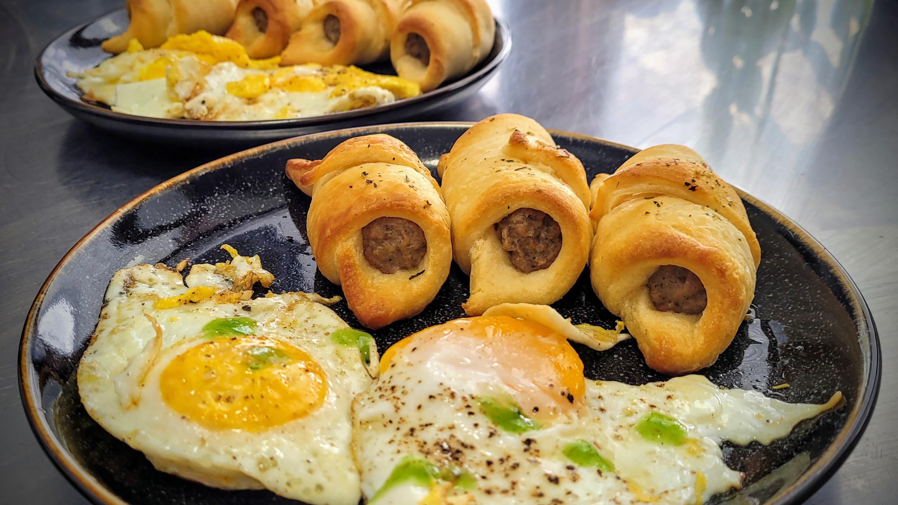 Crescent roll breakfast sausage and eggs r/BreakfastFood