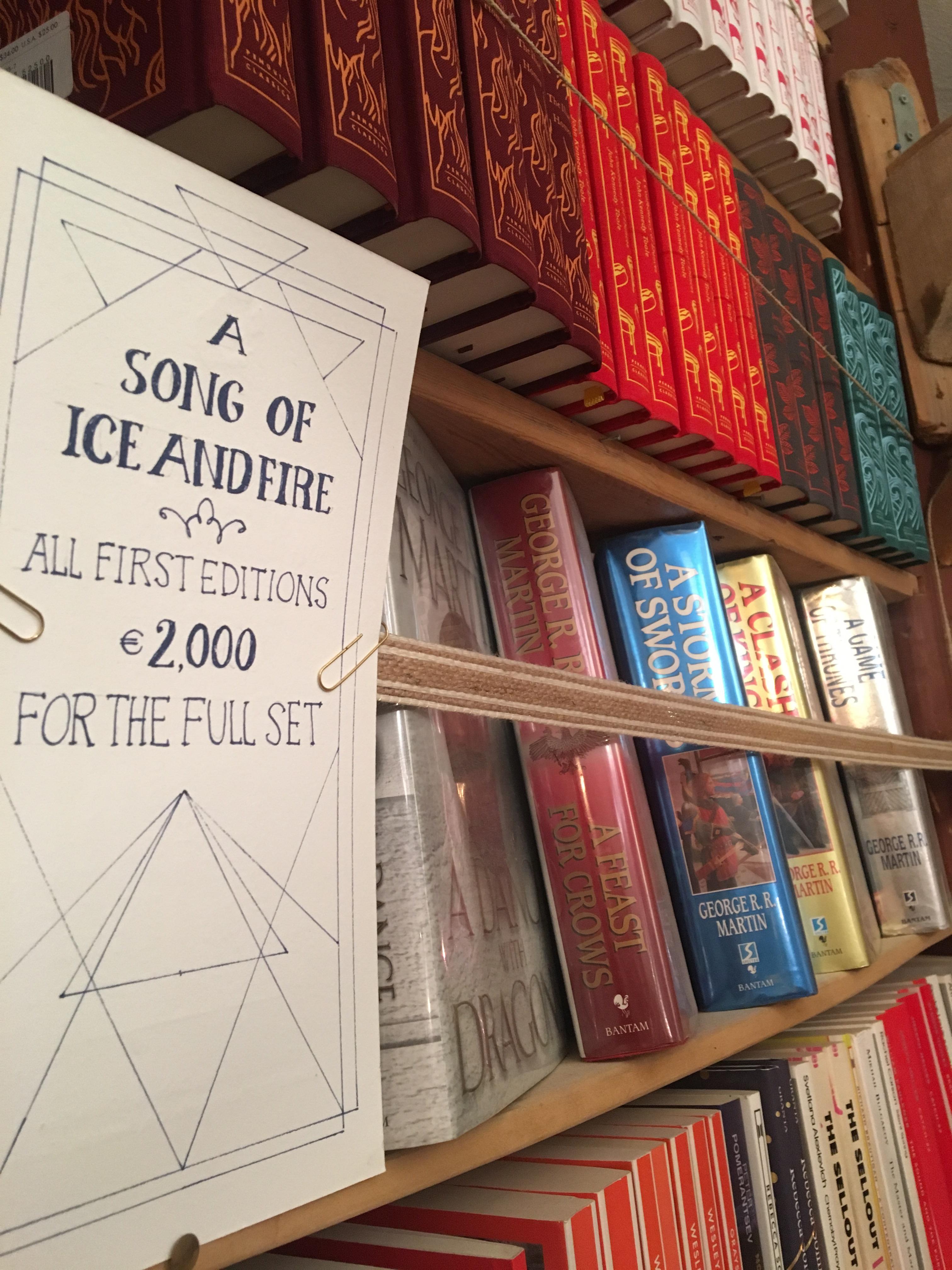 (No Spoilers) This bookstore in Santorini had a set of