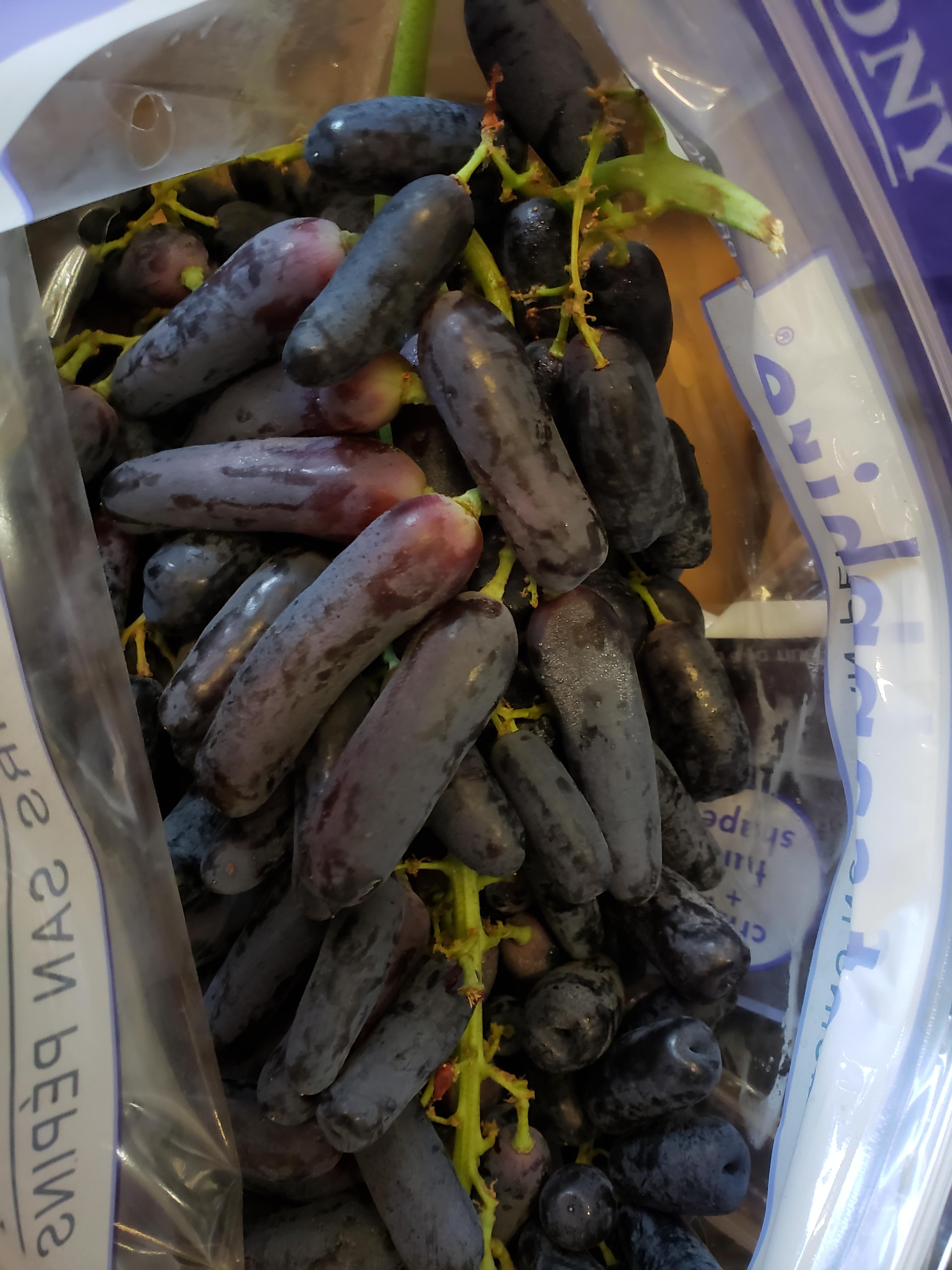 These very long grapes r/mildlyinteresting