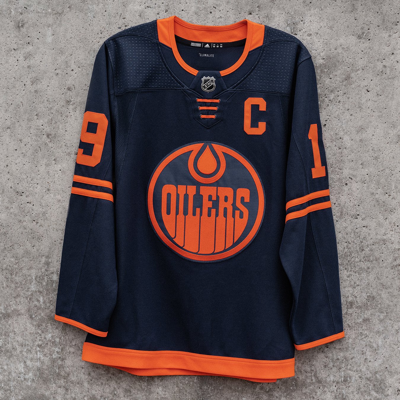 Closer look at the new Oilers third! r/hockeyjerseys