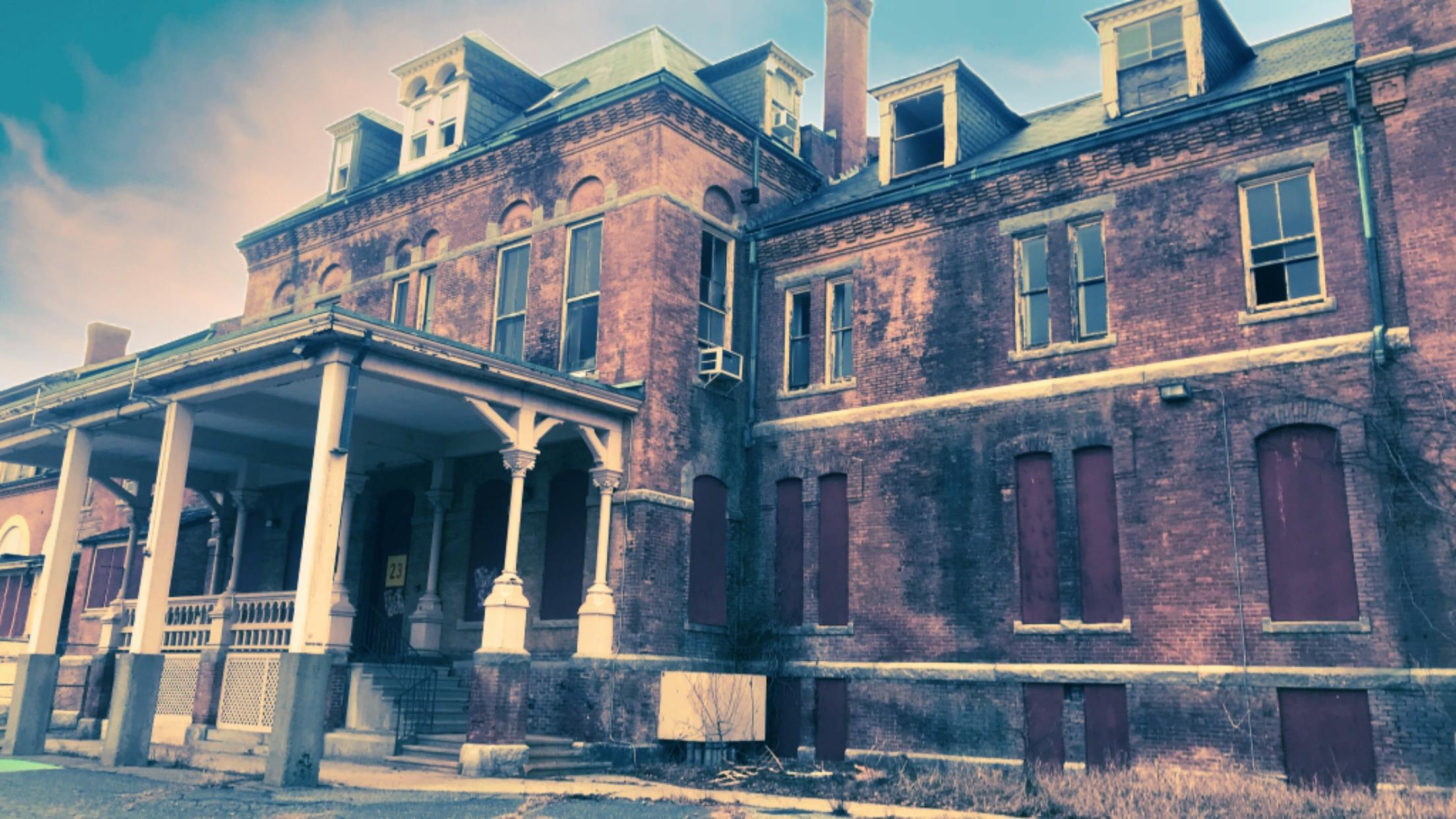 Abandoned Hospital New England [OC] urbanexploration