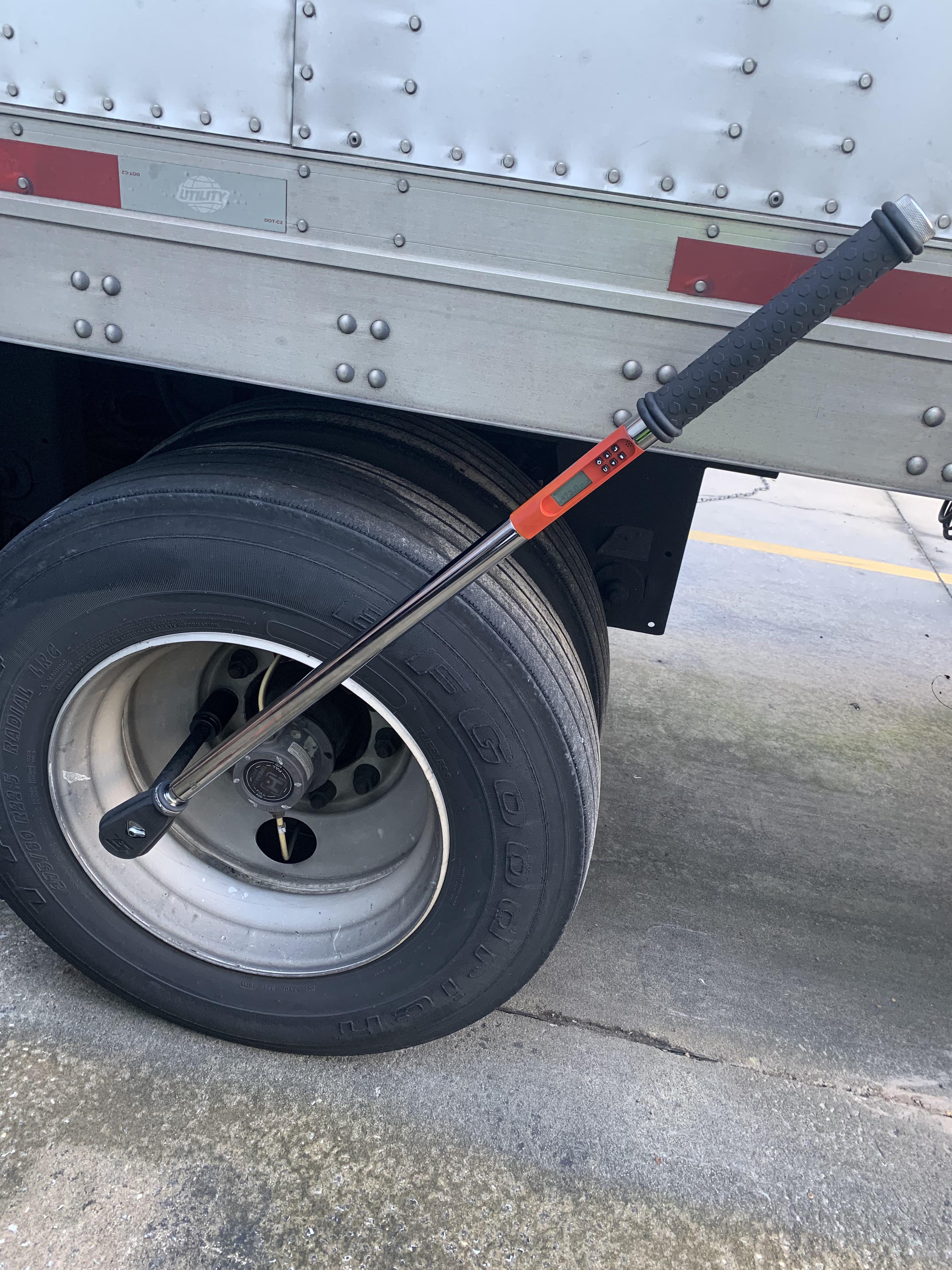 Snapon 3/4” Techangle Torquing Trailer Wheels r/toolporn