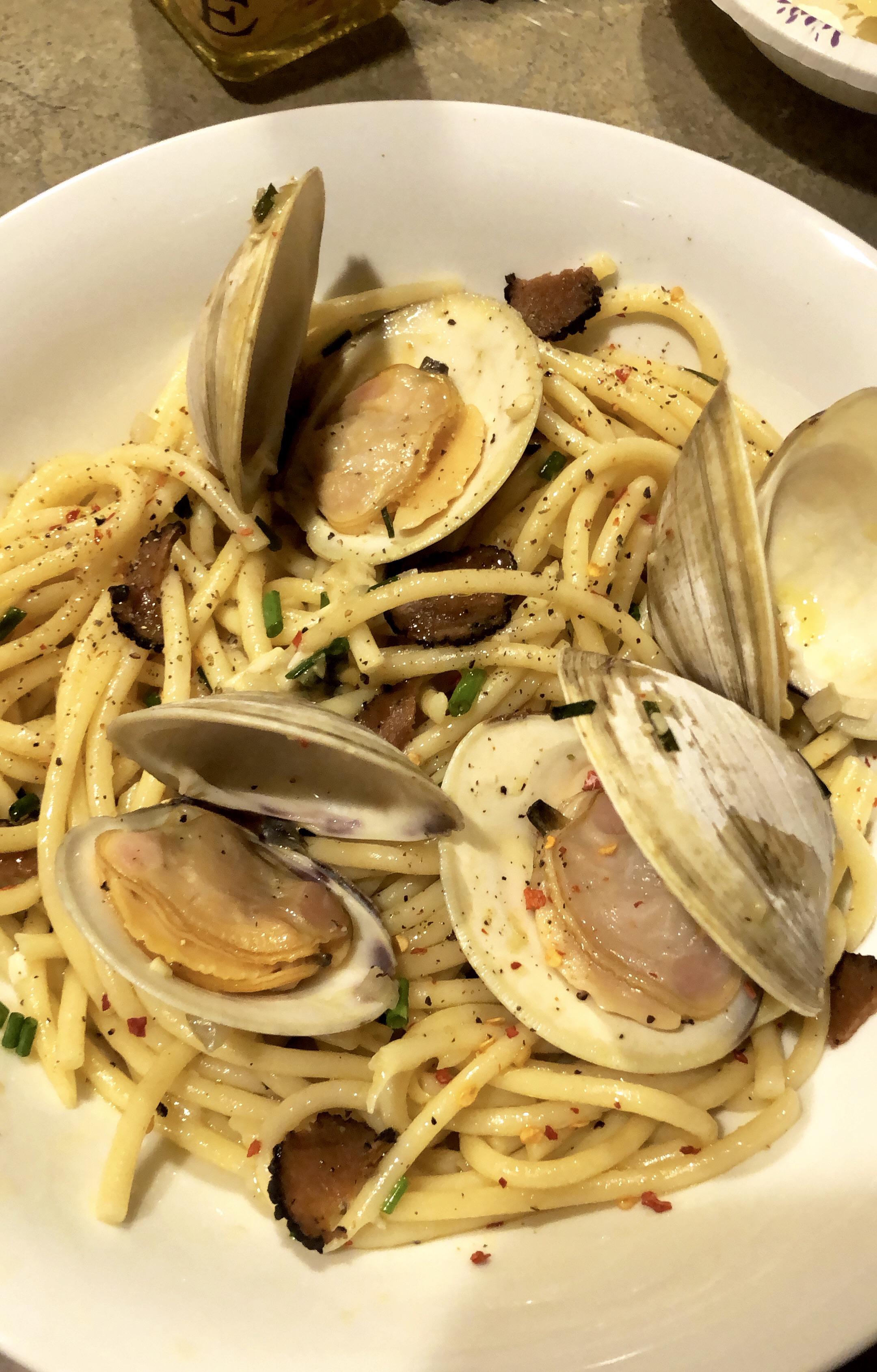 Bucatini and clams [homemade] r/food