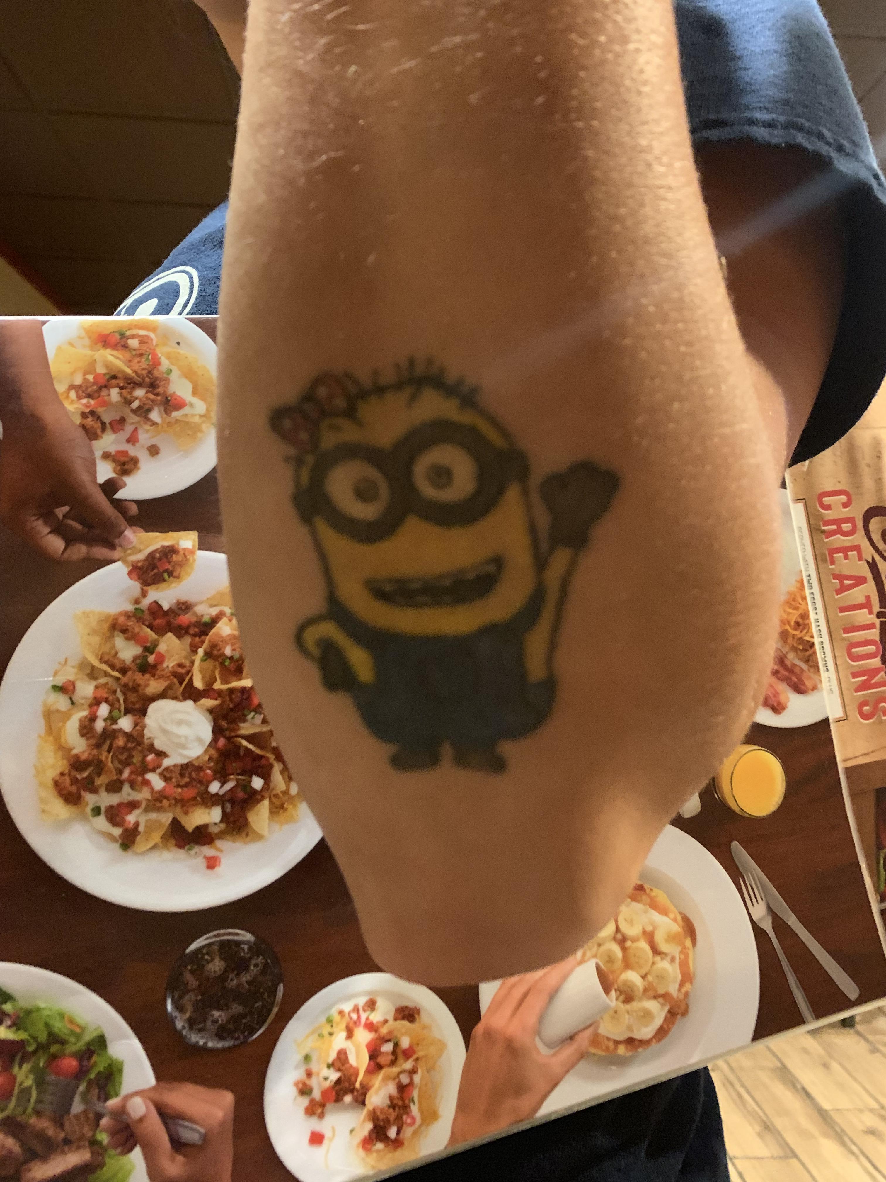Waitress let me take a picture of her tattoo r/MinionHate