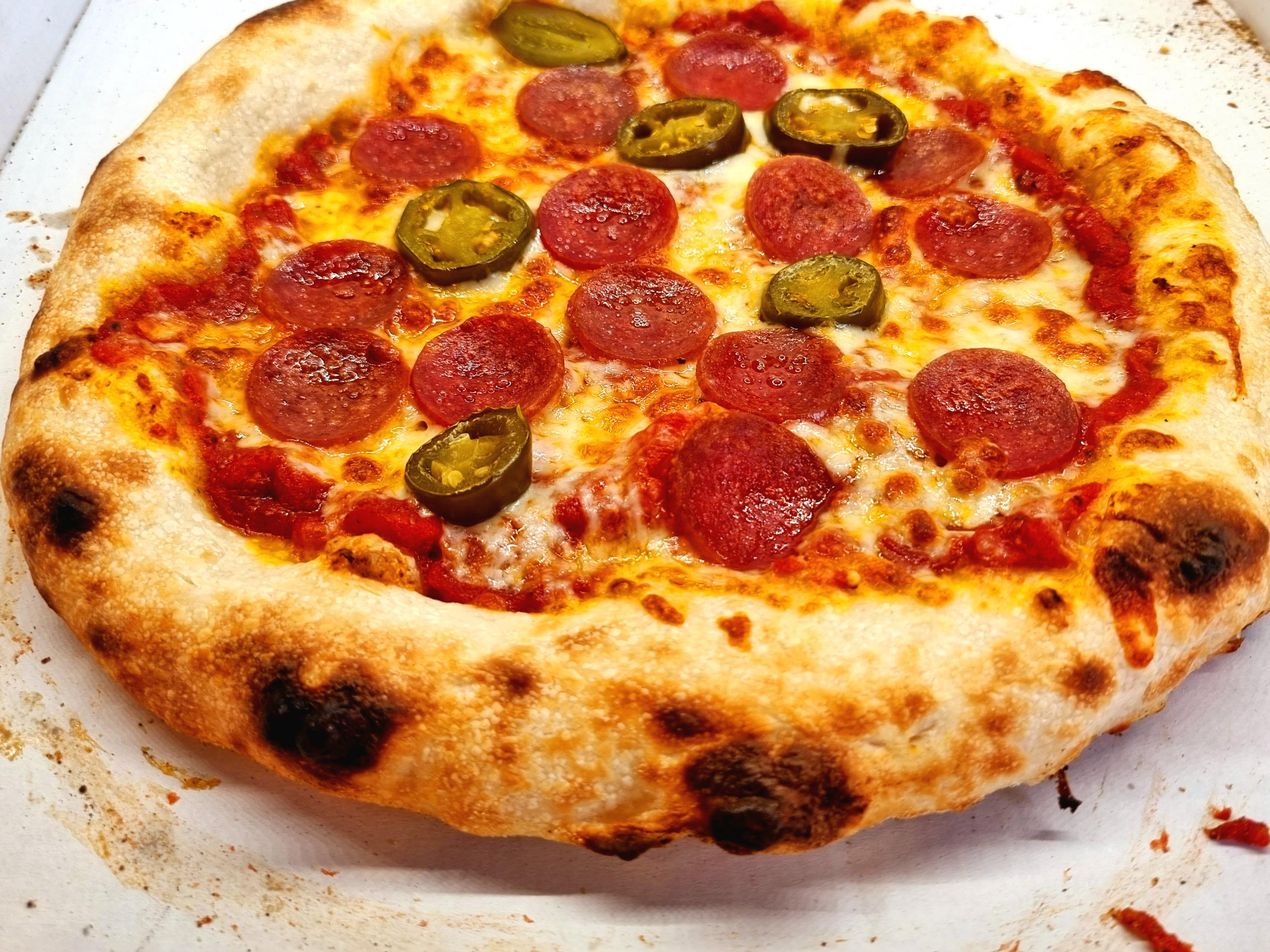 [Homemade] Pepperoni and jalapeño pizza. r/food