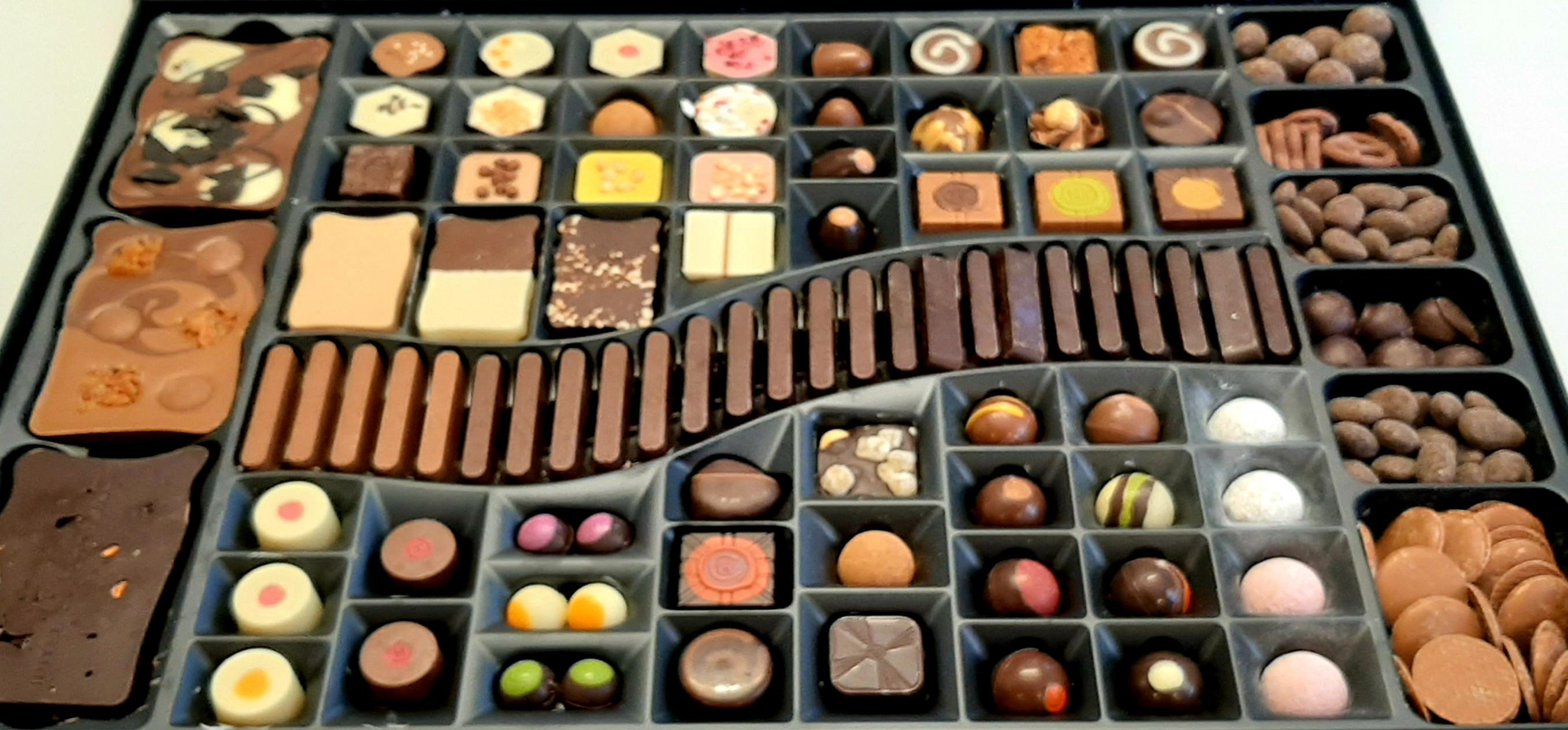 Chocolatier's Table from Hotel Chocolat 😍 r/FoodPorn