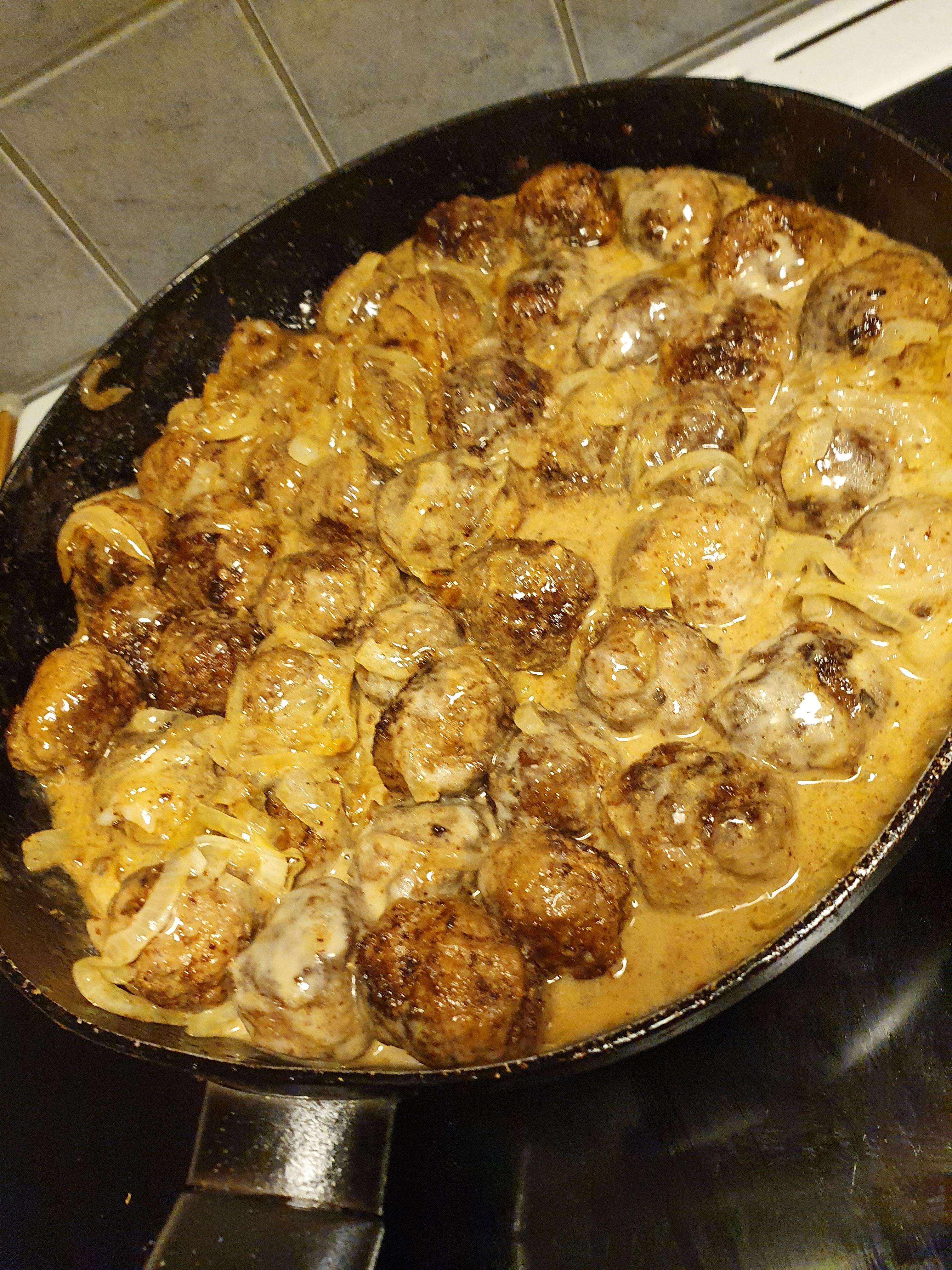 [Homemade] Meatballs in cream sauce r/food