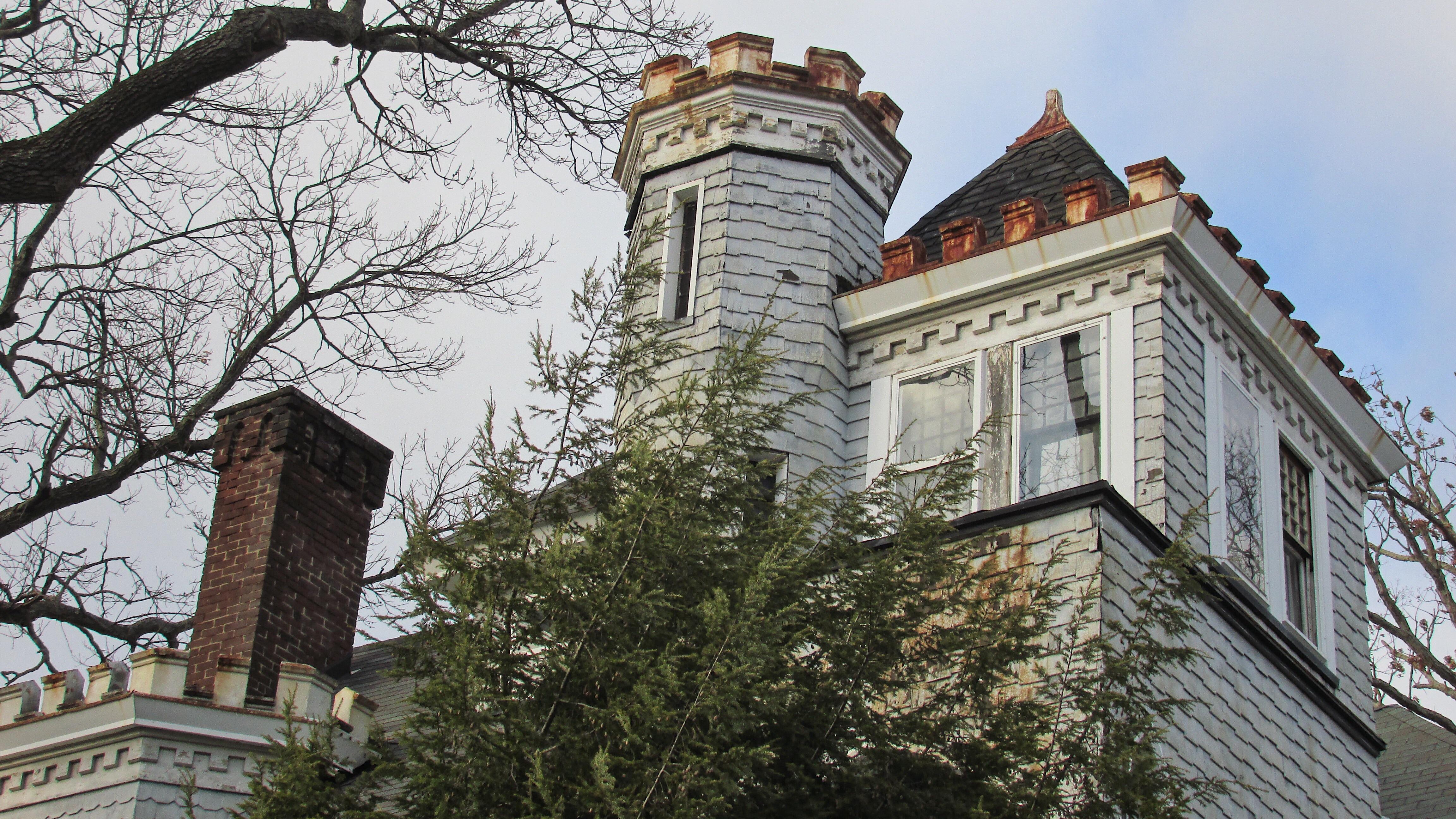 One of the many abandoned mansions in Wick Park [OC] r/youngstown