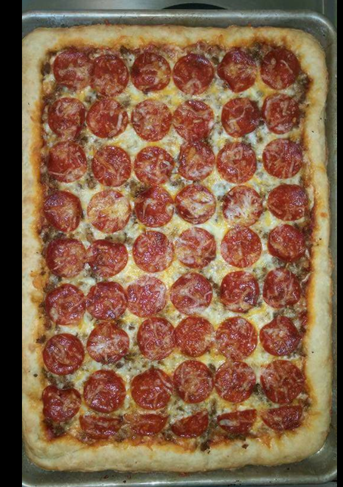 [Homemade] Pepperoni pizza with ground beef r/food