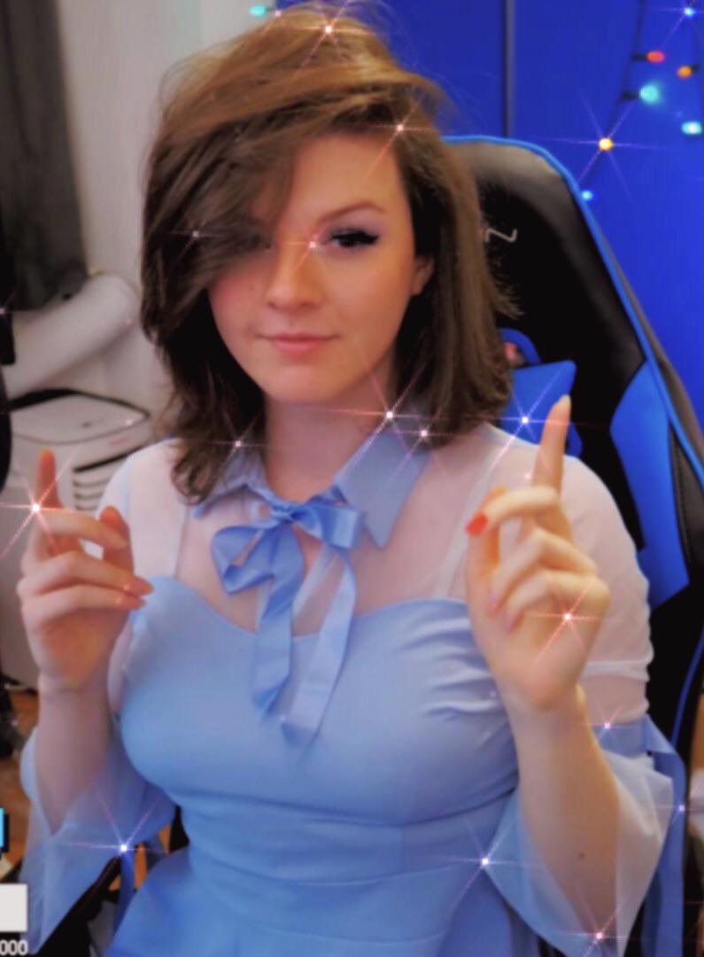 I love this dress : F1NN5TER