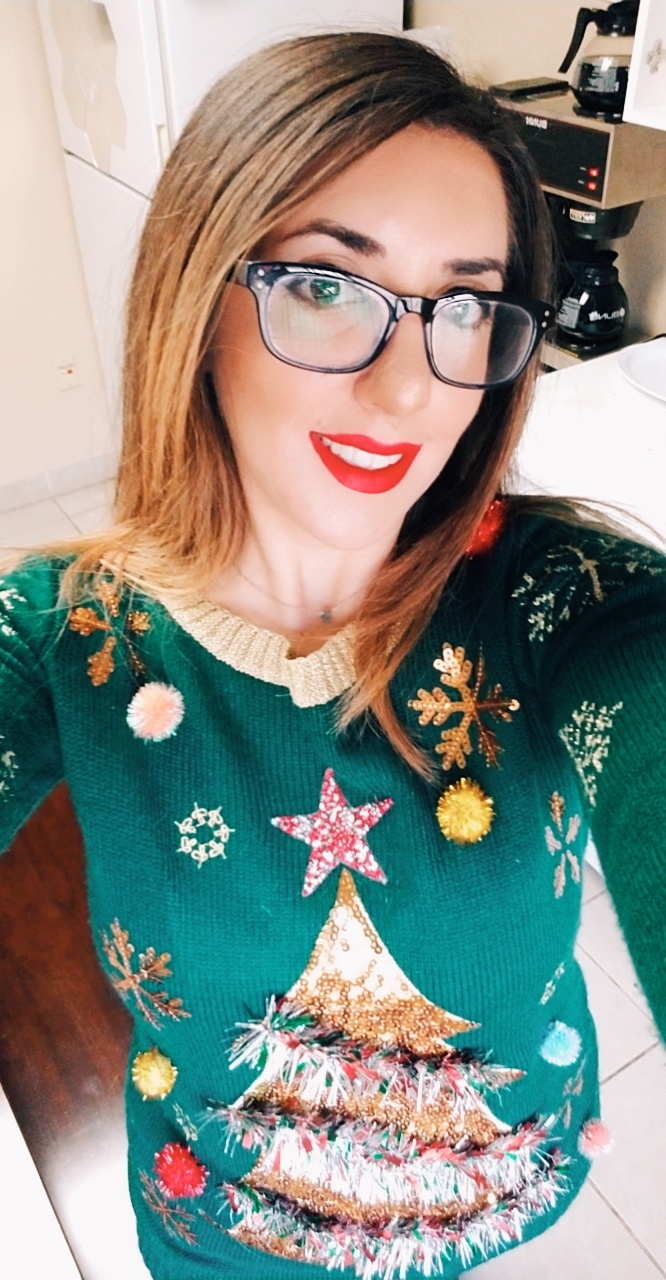 My ugly Christmas sweater 🎄 selfie
