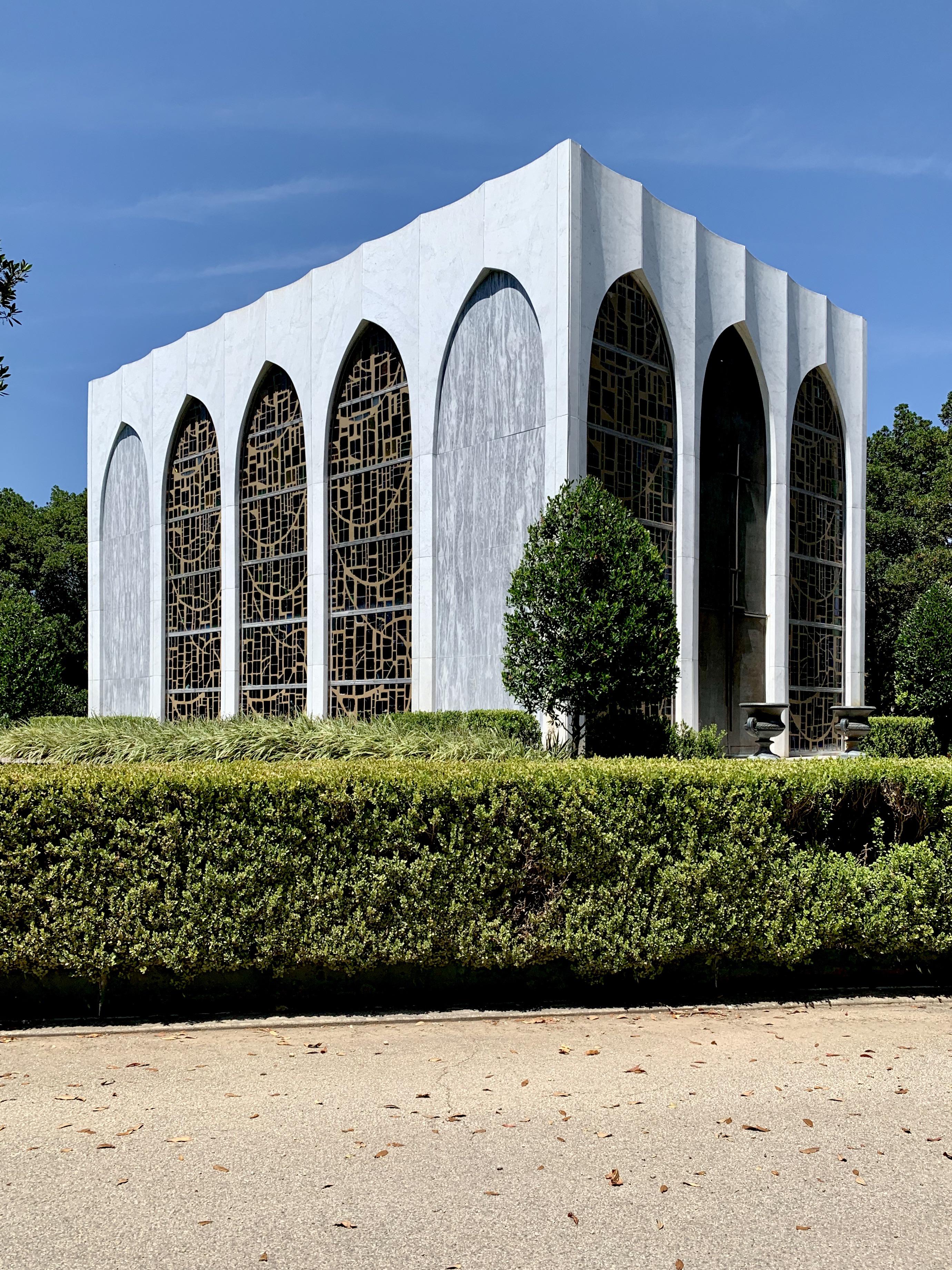 Private Mausoleum, Sunset Memorial Park, San Antonio, Texas r/CemeteryPorn