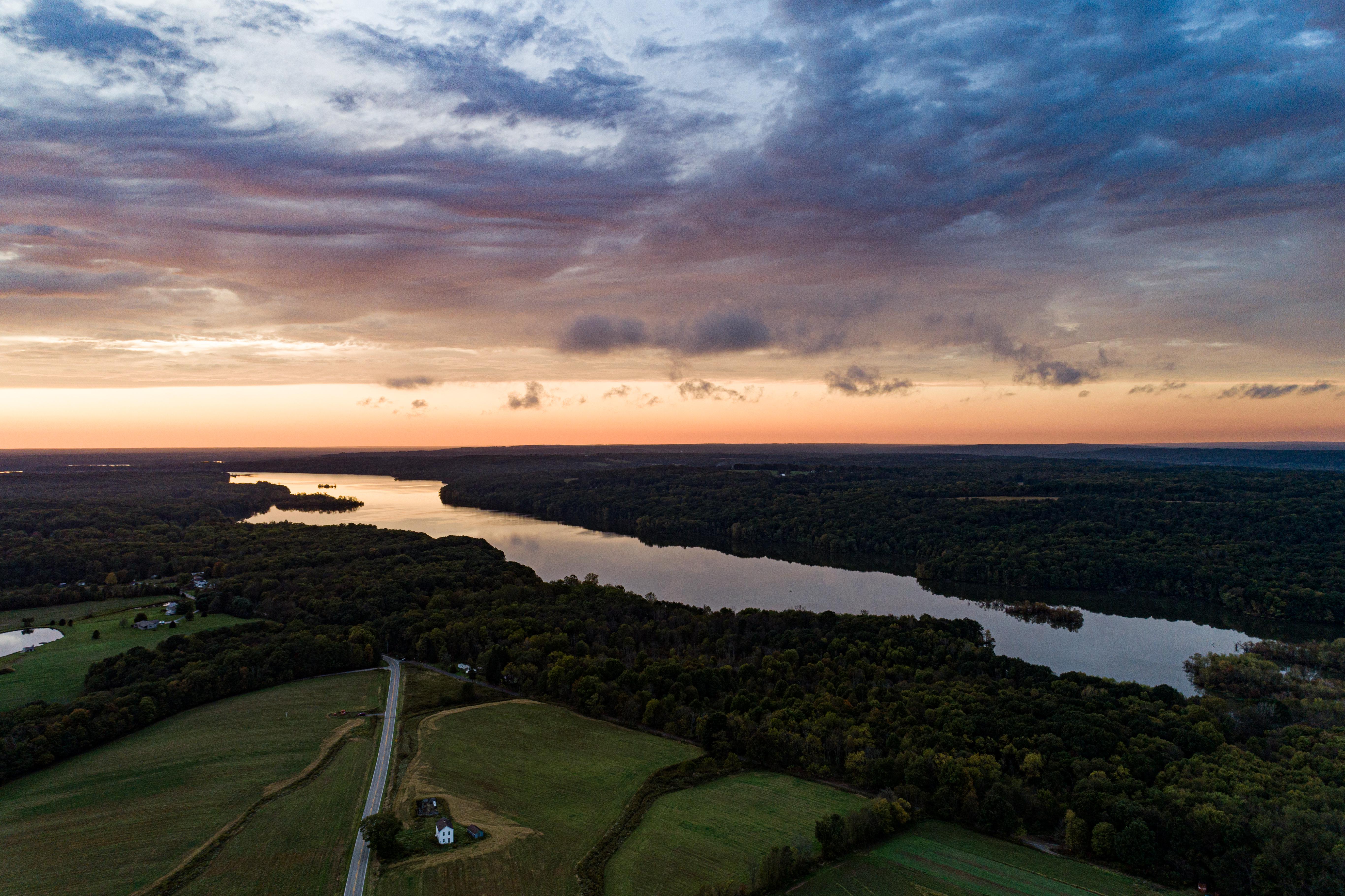 Beautiful sunset of the Shenango lake in Hermitage PA r/drones