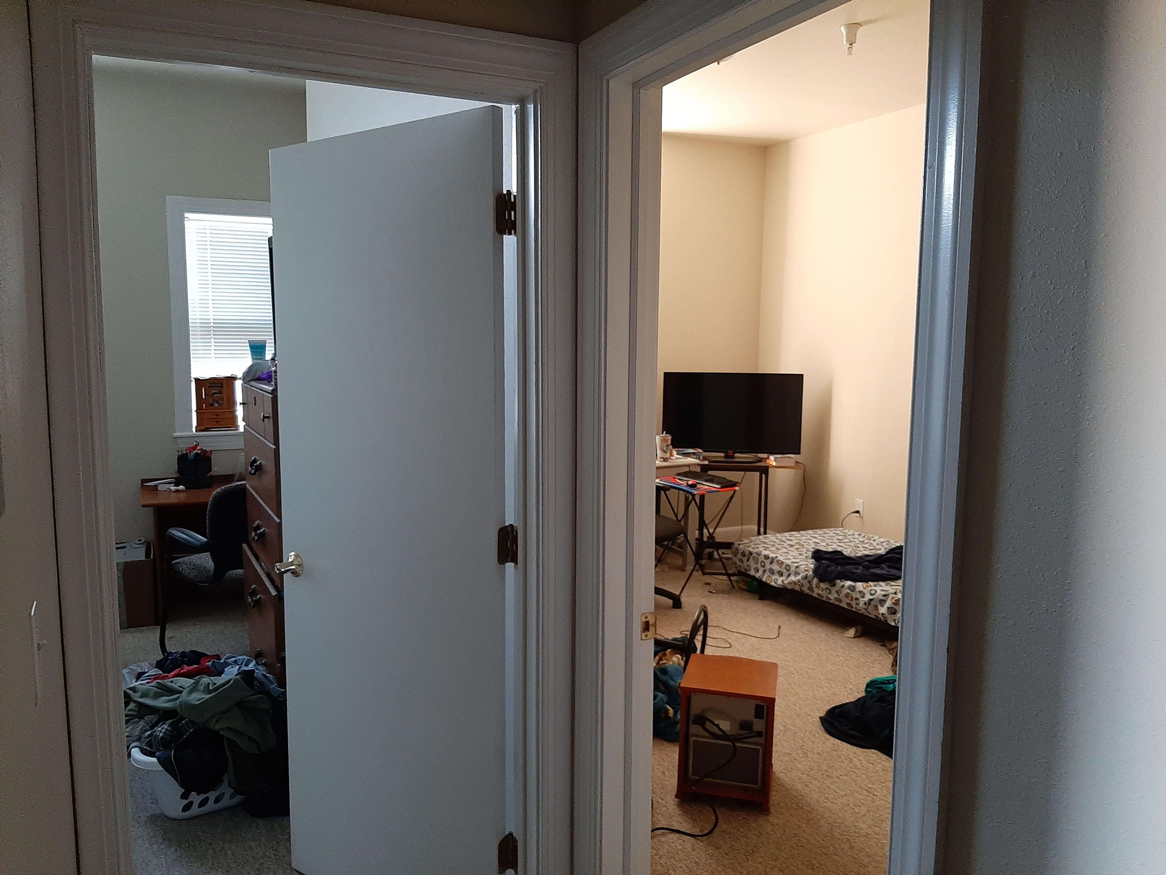 Both rooms have natural light same picture during the same time pics