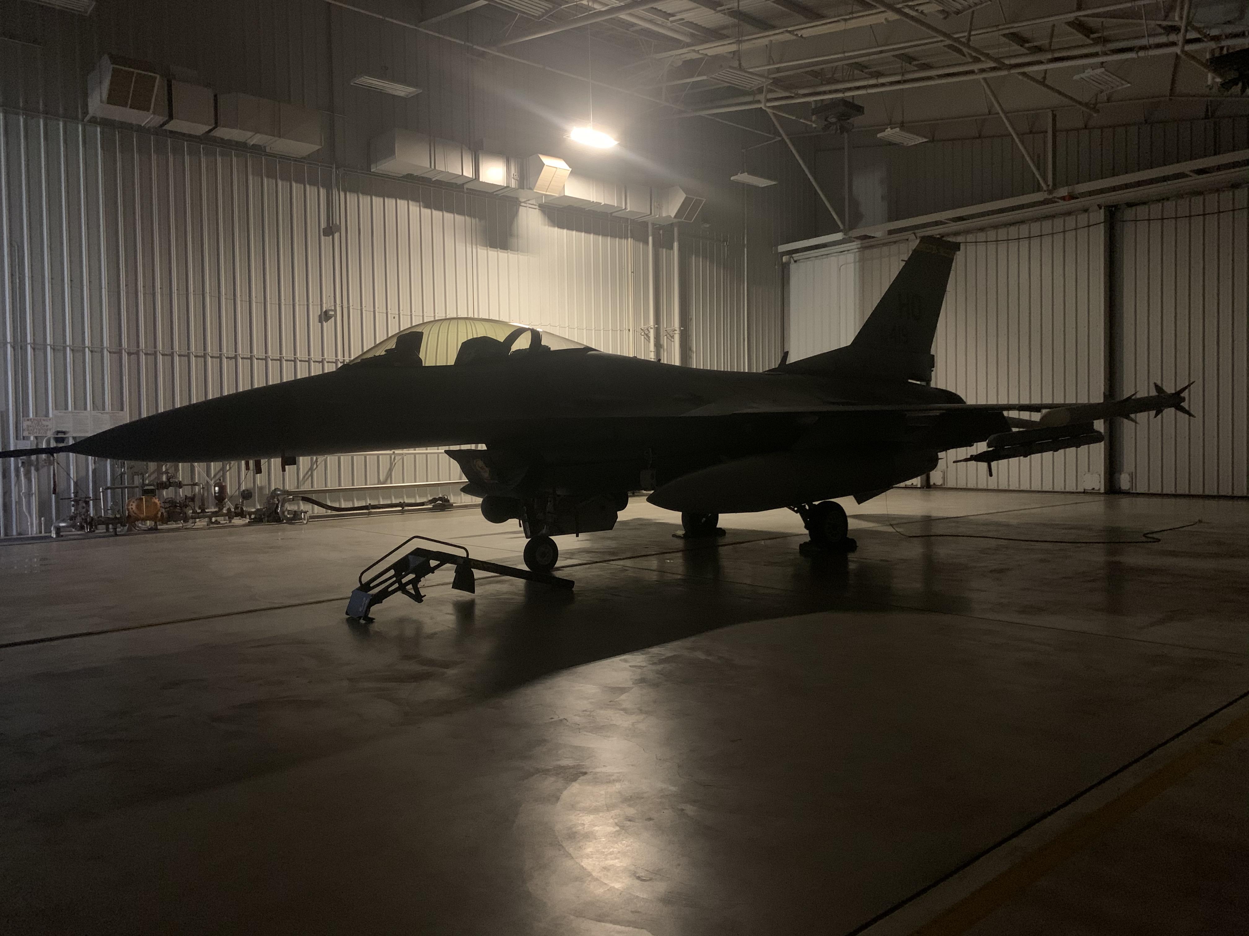 F16C awaiting maintenance, Holloman AFB, New Mexico r/MilitaryPorn